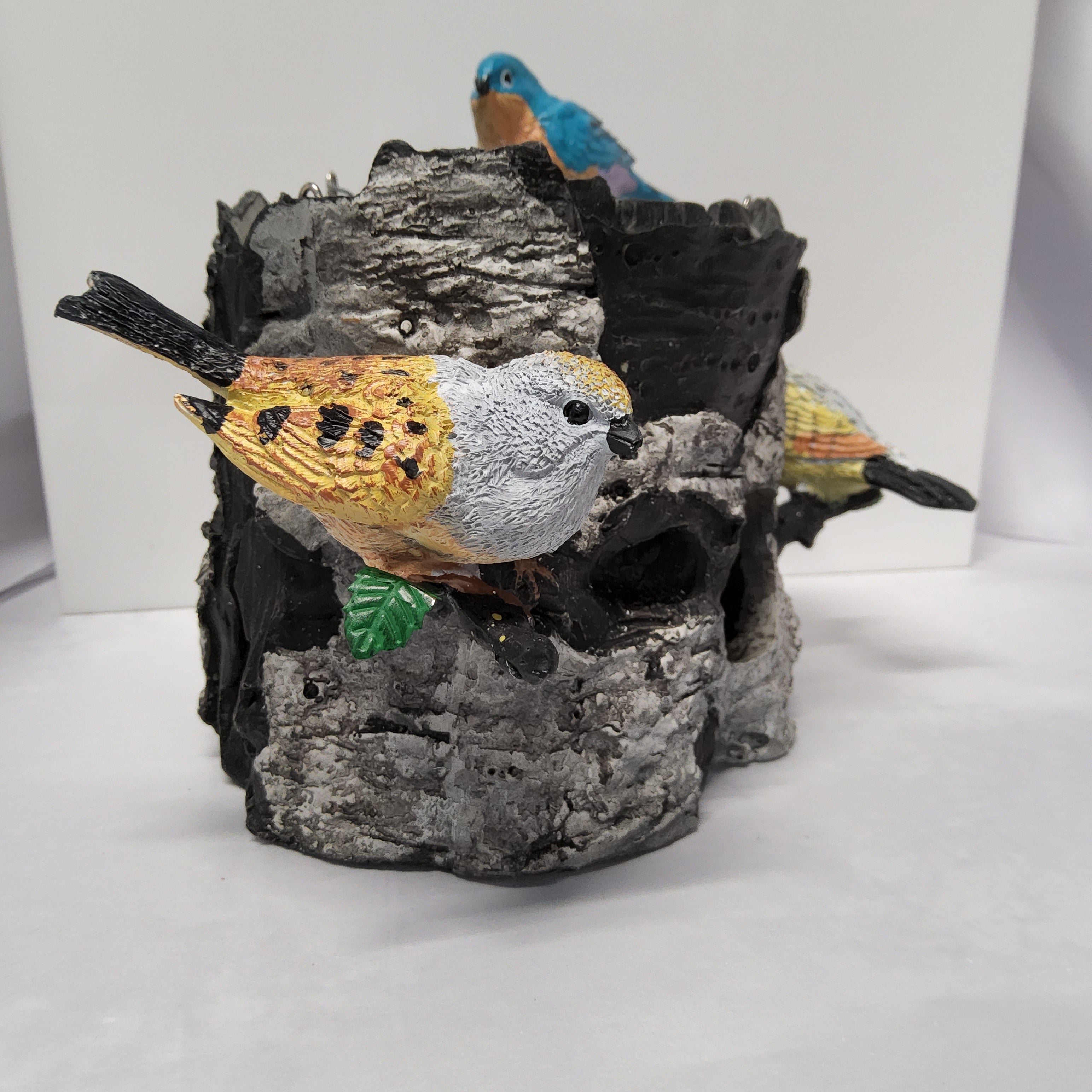 Birdhouse - Decorative - Birds on Tree Stump 10277