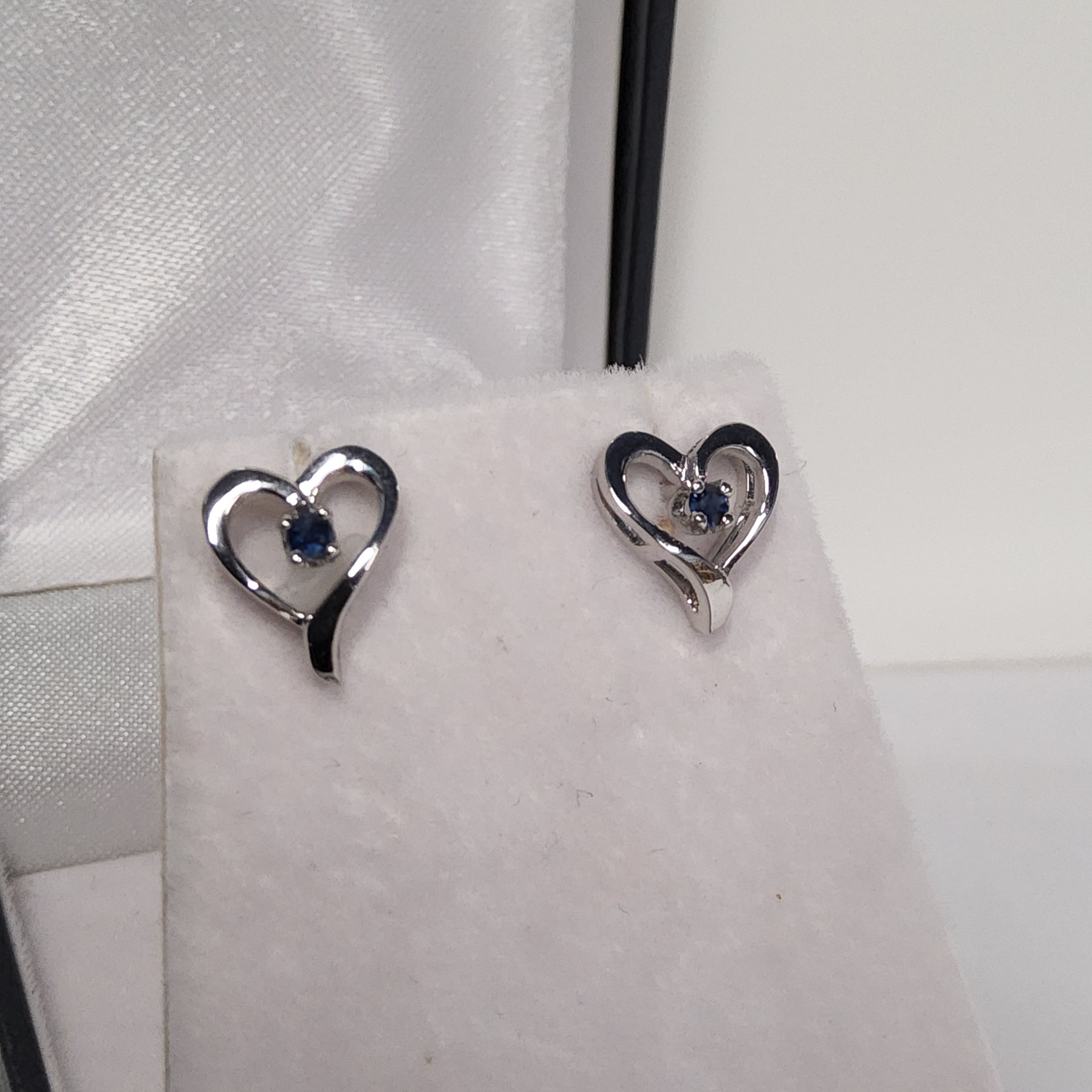 Round Cut Sapphire Earrings- Heart E821