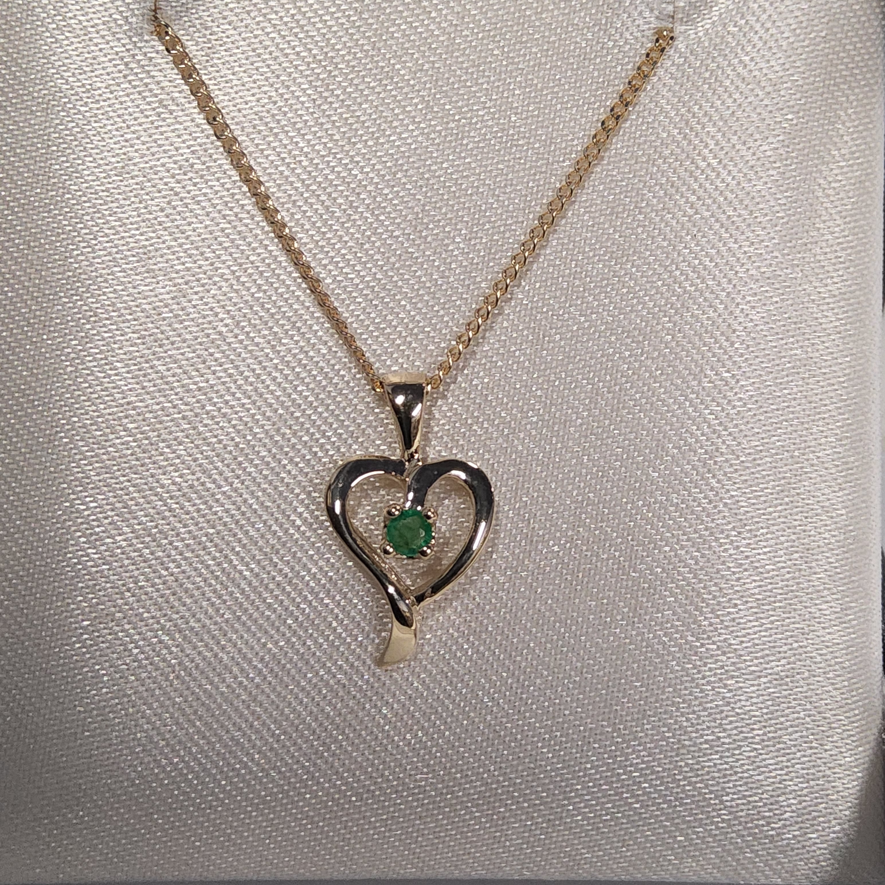 Round Cut Emerald Pendant - Heart P1002