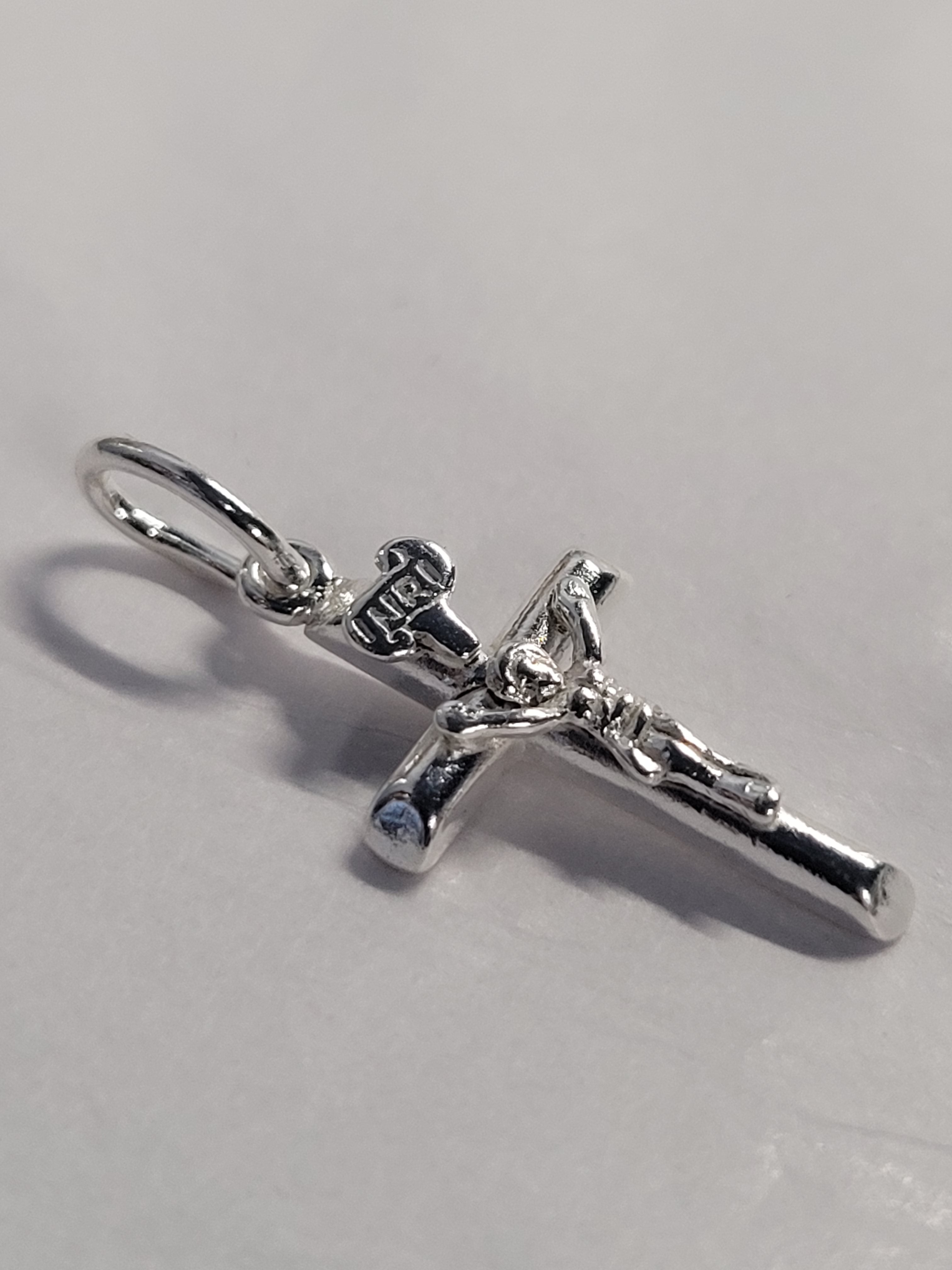 S/SCharm - Crucifix 3547
