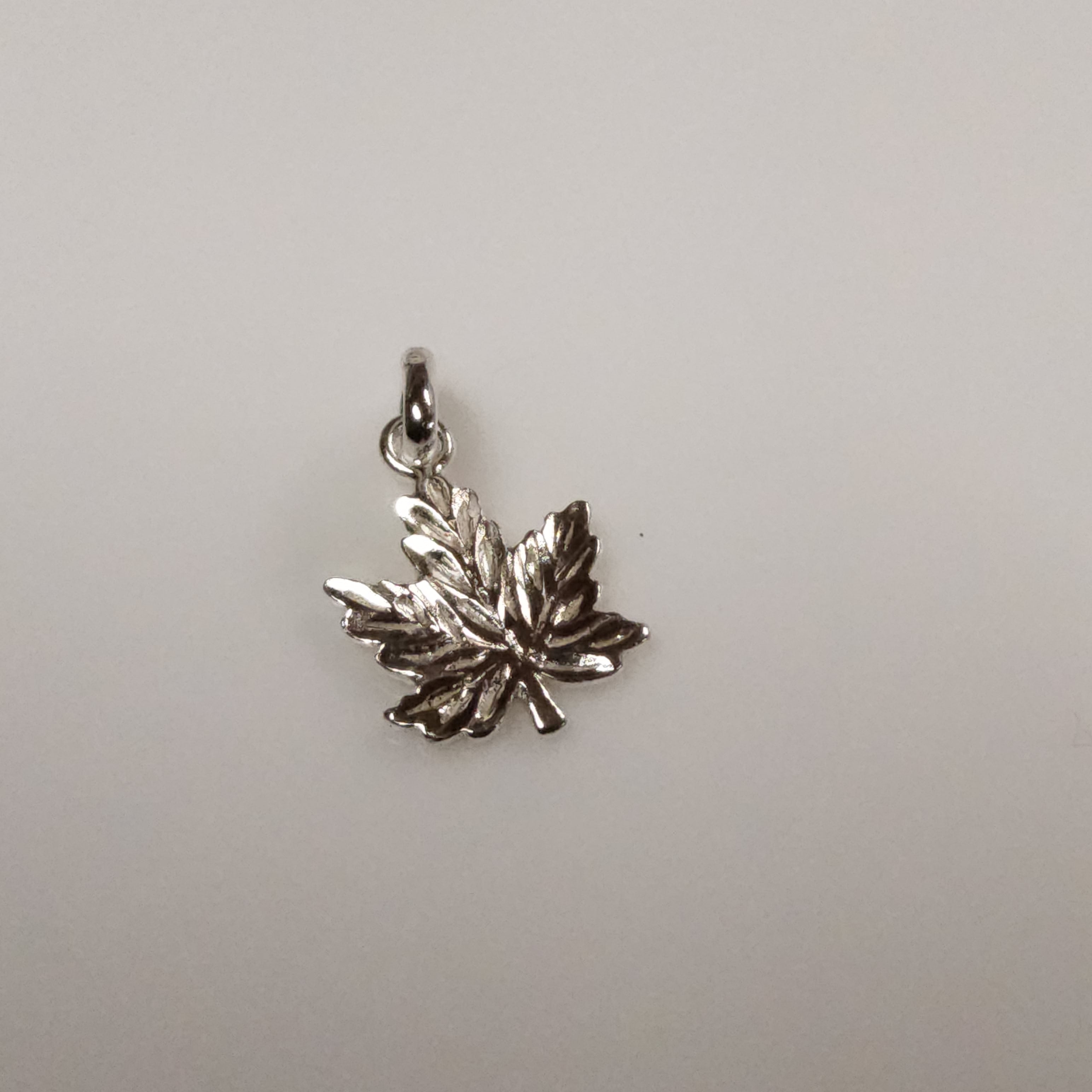 S/SCharm - Maple Leaf 872