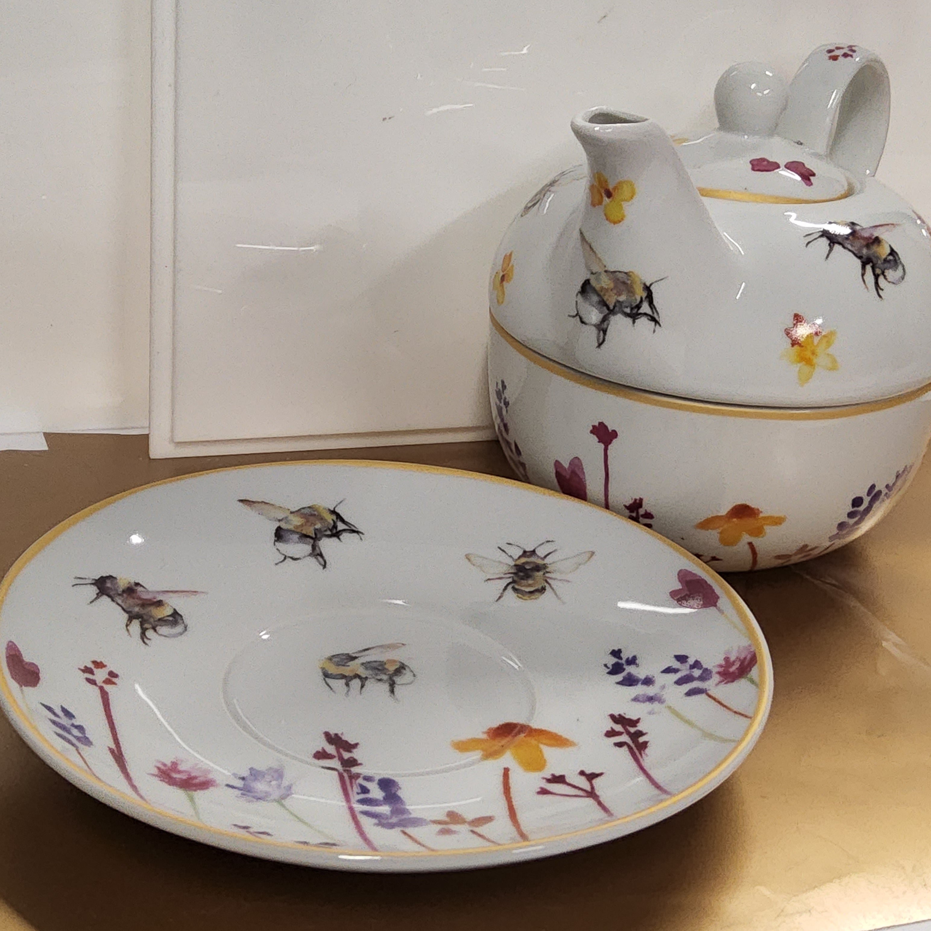 Fine China Busy Bees Tea For One Set LP93885