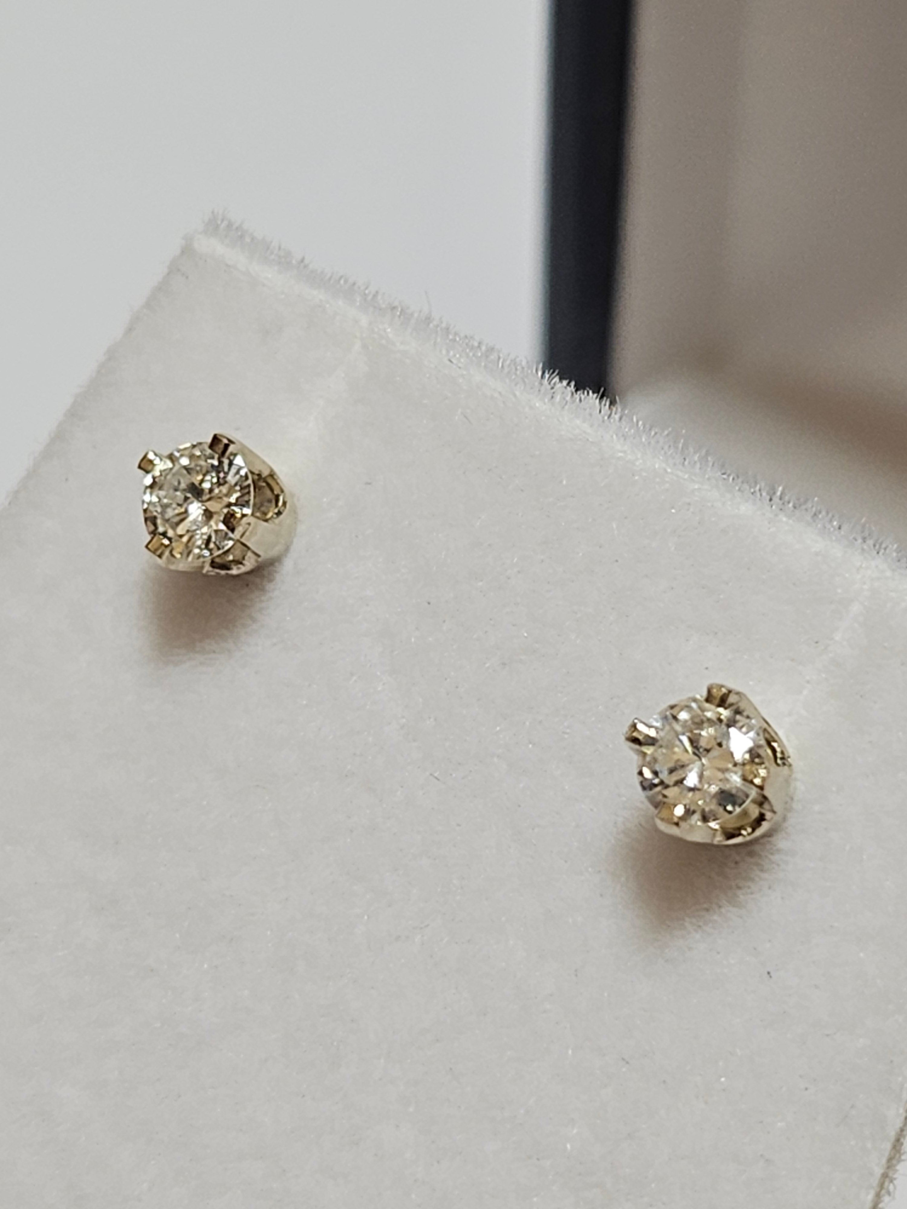 Diamond Stud Earrings (Total Diamond Weight .30) E21