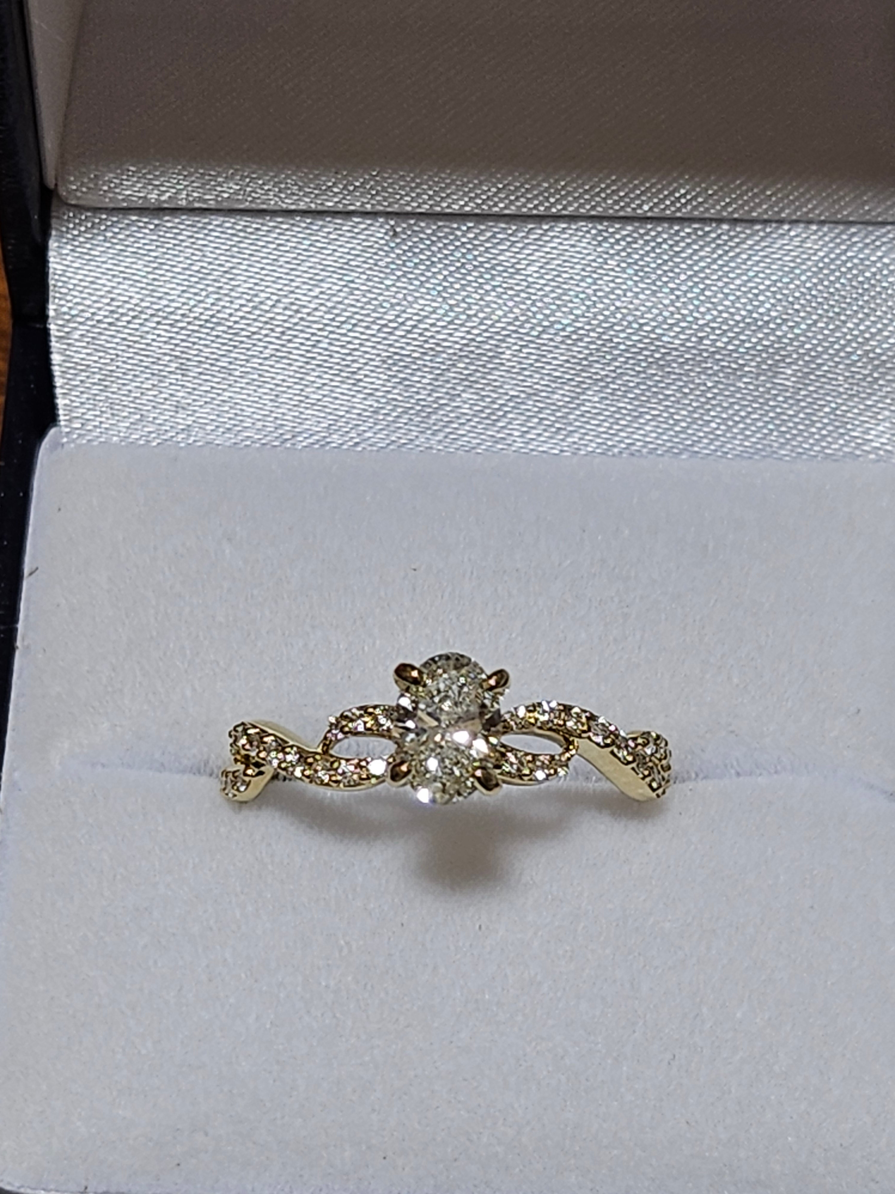 Diamond Engagement Ring - Canadian Diamond - LB198