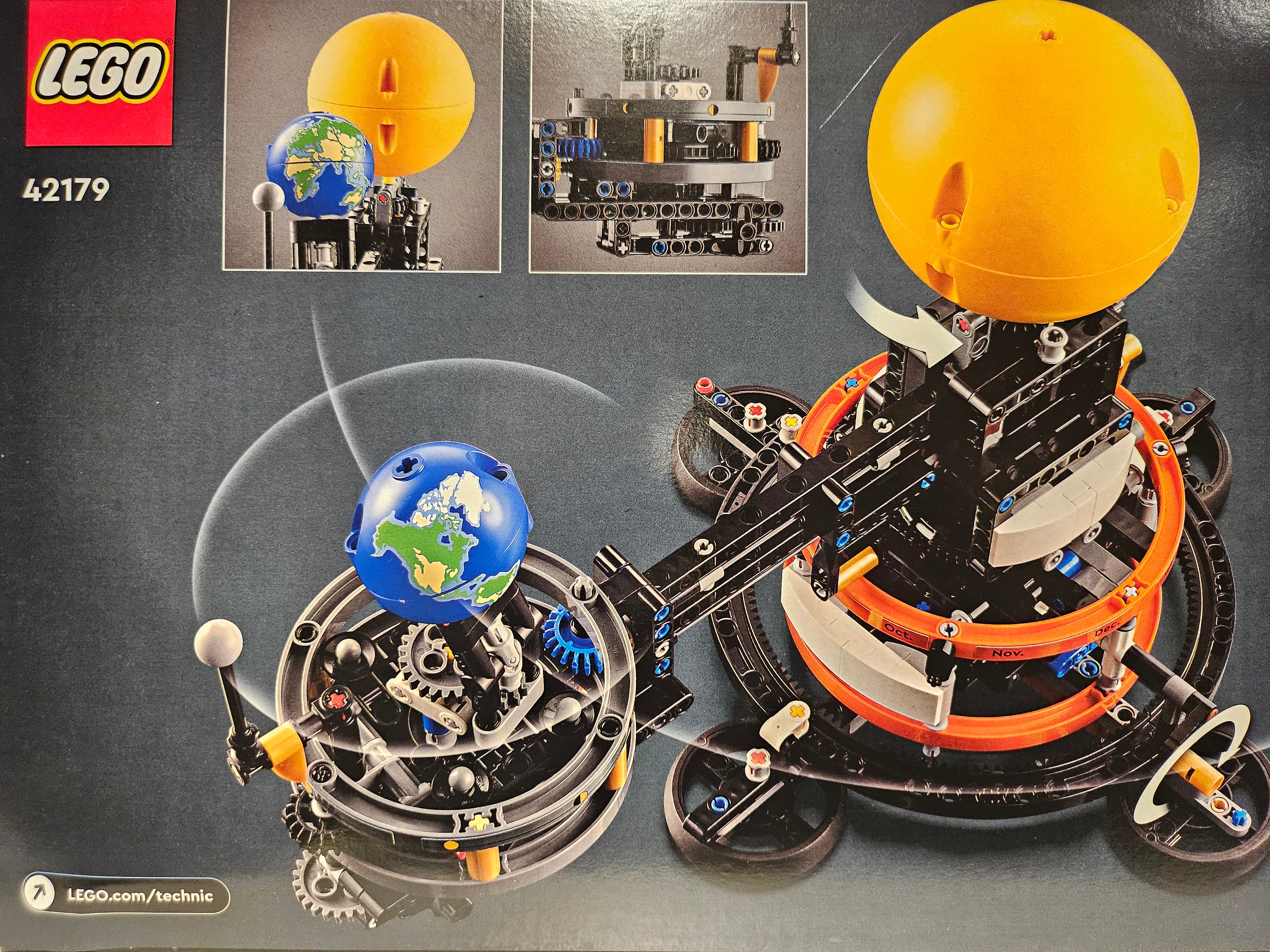 Lego Technic - Planet Earth and Moon in Orbit - 526 pieces - 42179