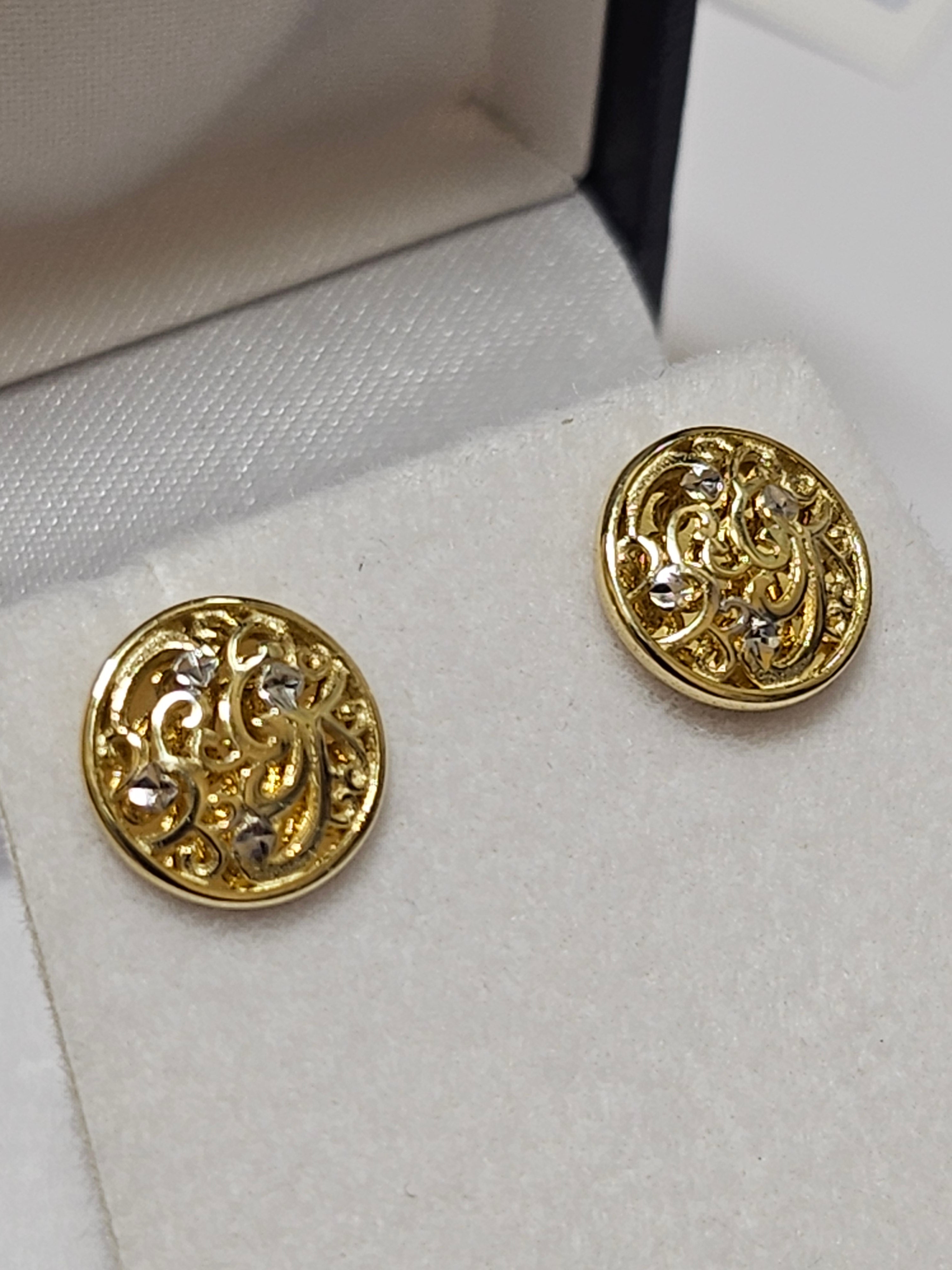 Gold Stud Earrings - Filigree detail - 332