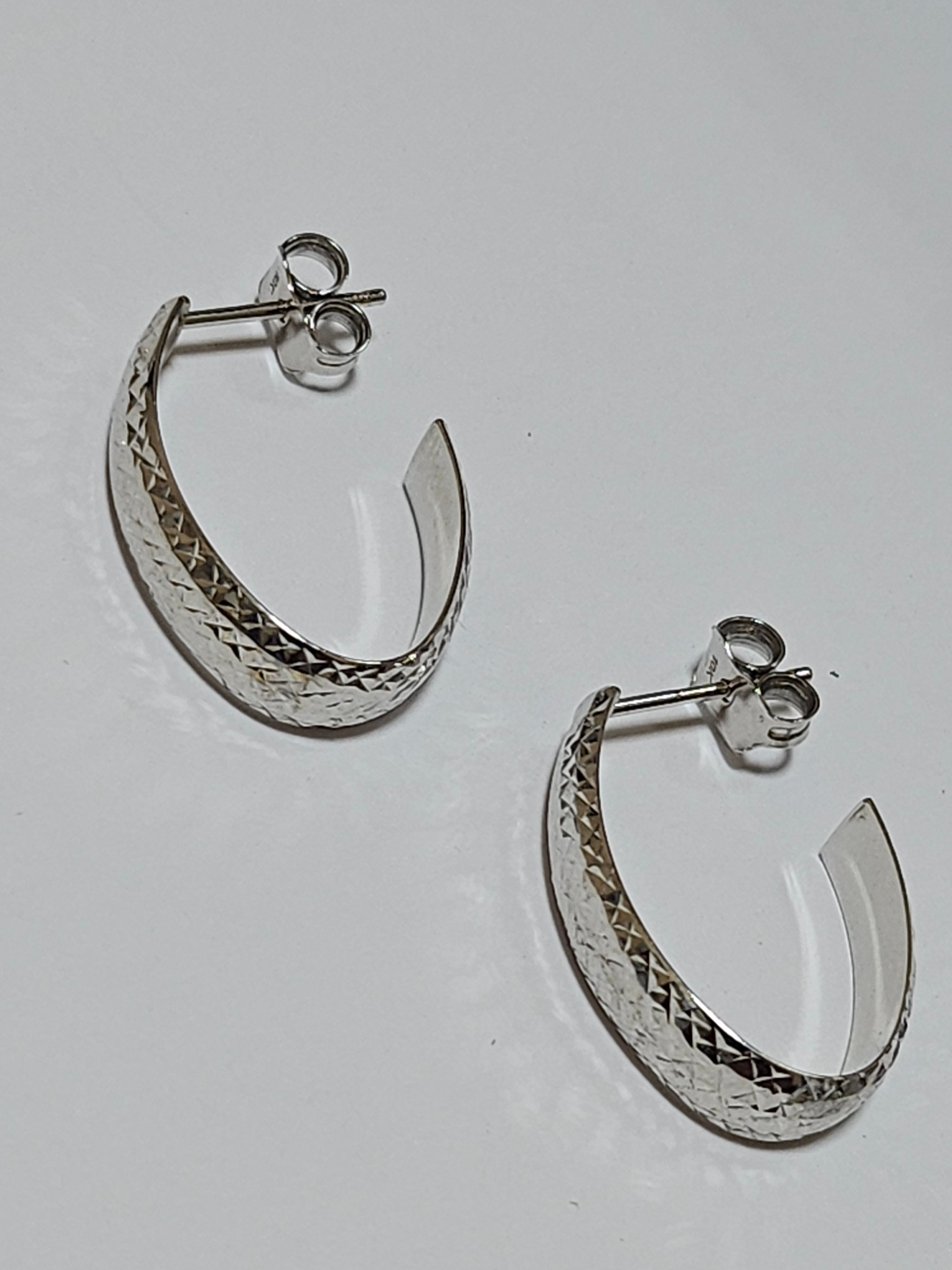 Gold Stud Earrings - Oval - White - 320