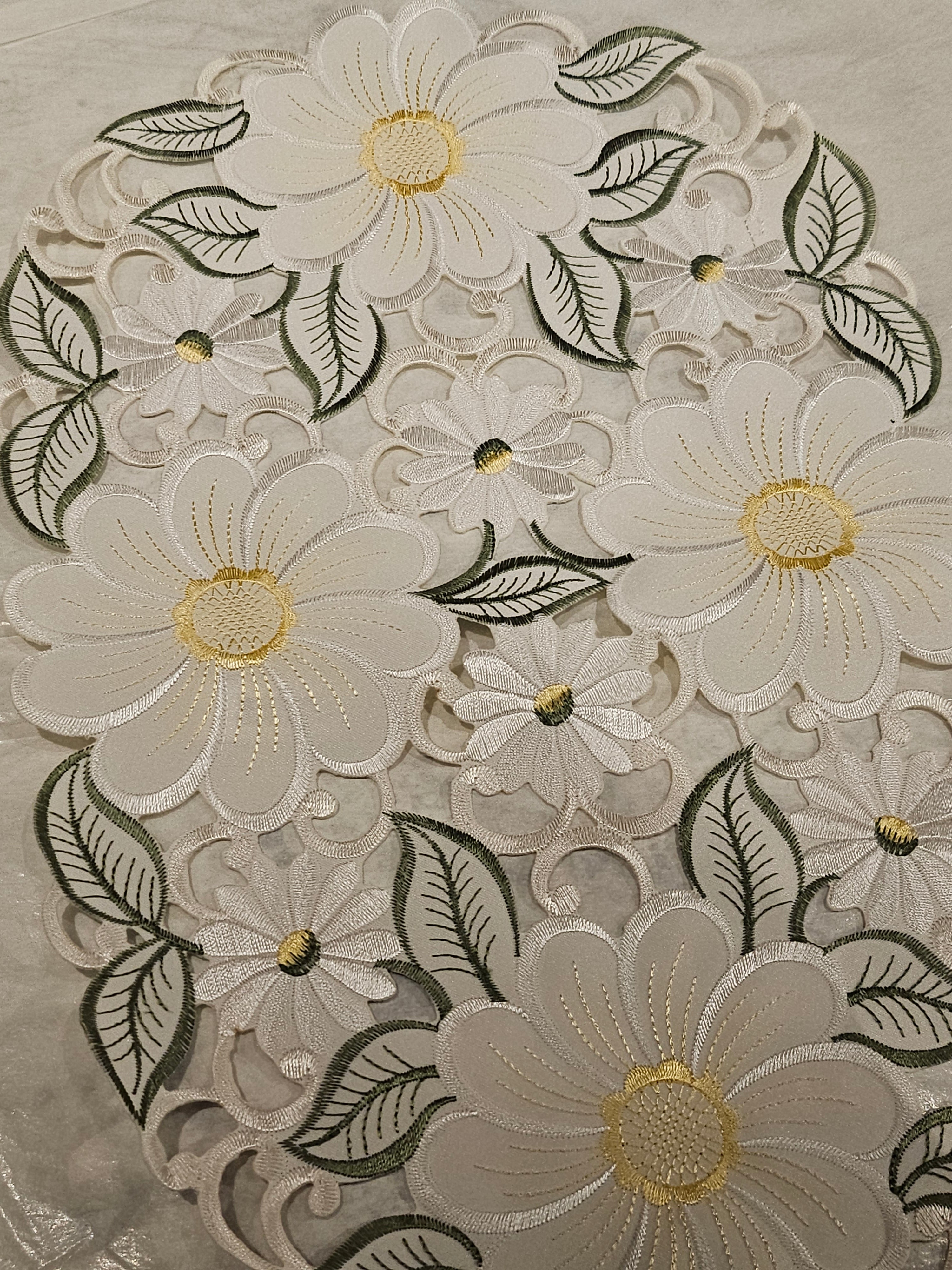 Table Linen - New Daisy - Assorted Sizes - 997