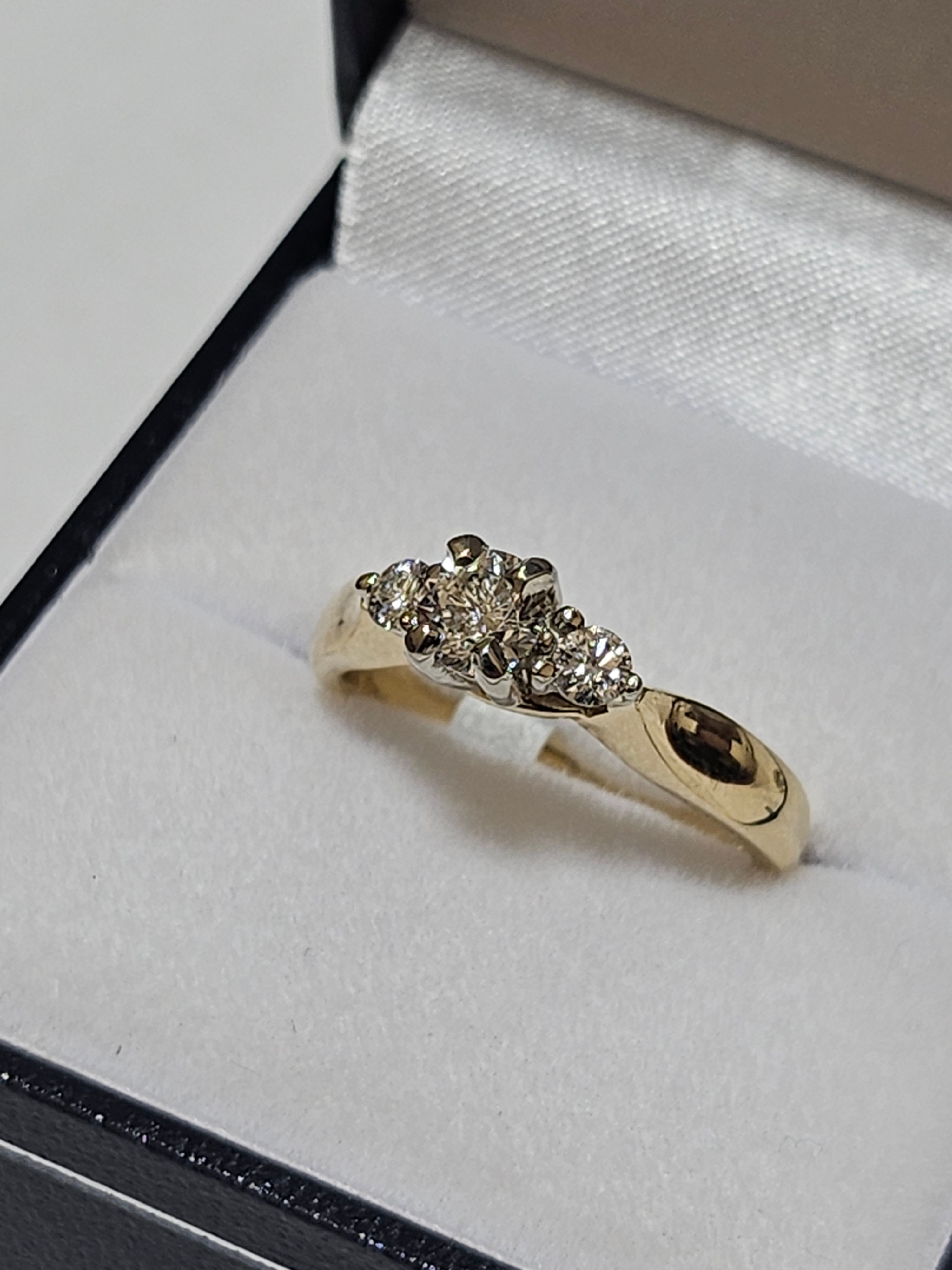 Engagement Ring - LB205