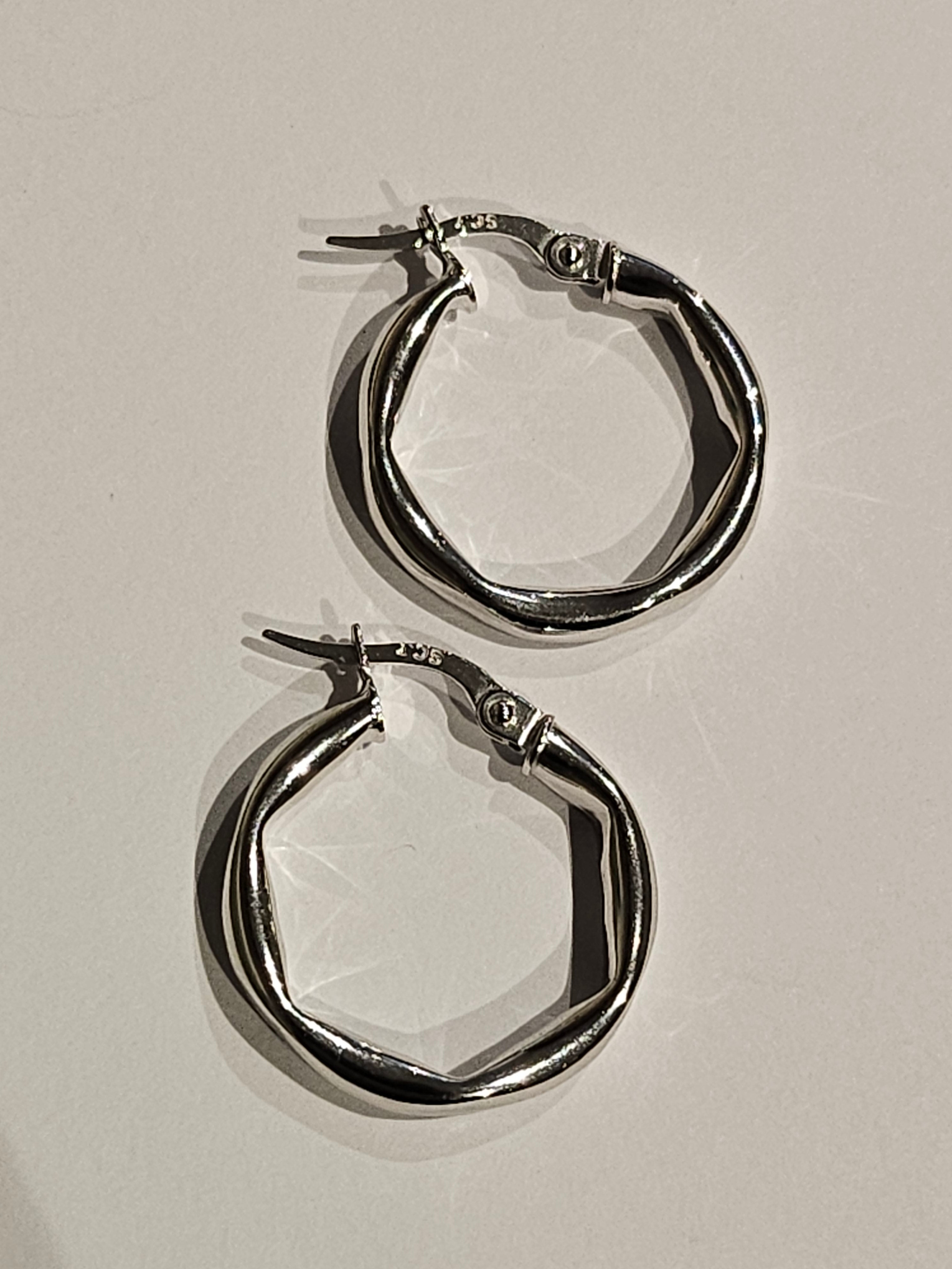 Hoop Earrings - 20mm - White Gold 10Kt - $368