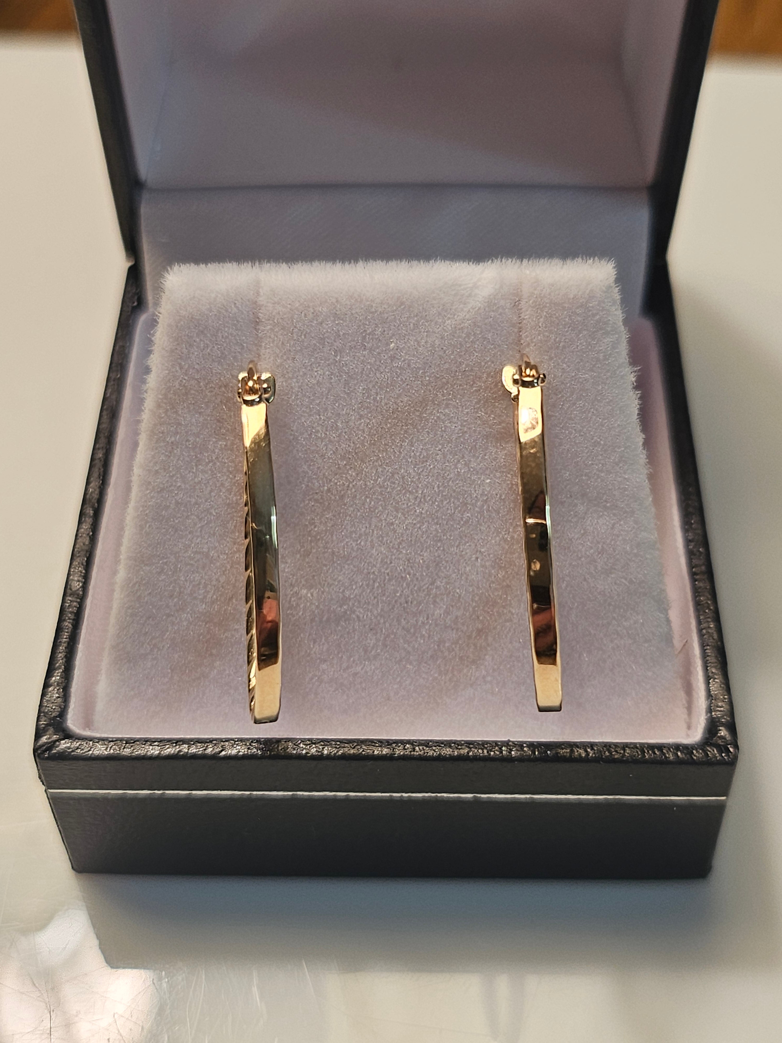 Hoop Earrings - Oval - Yellow Gold 10Kt - 14x21mm - $276