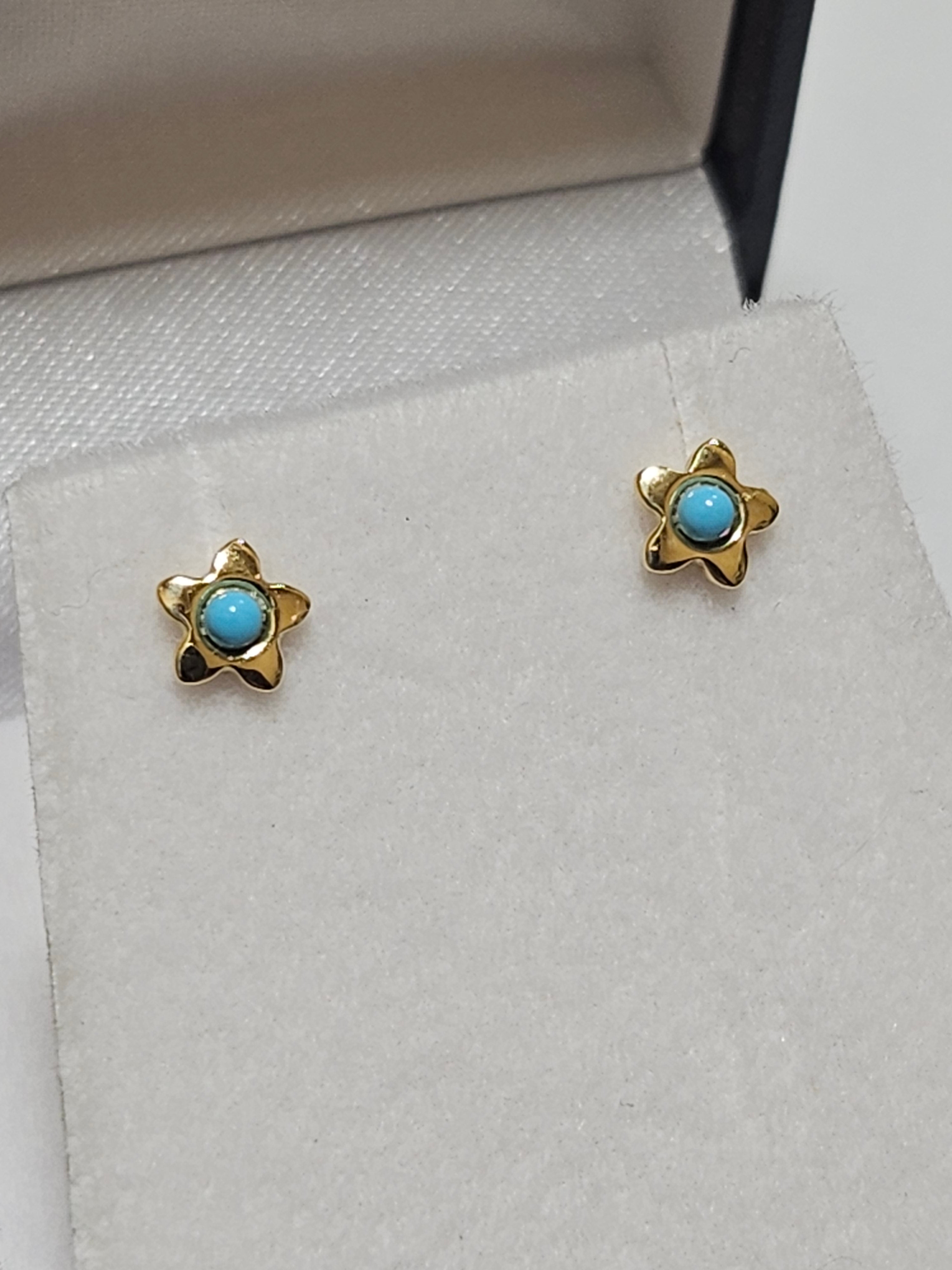 Gold Stud Earrings - Star - 14Kt - YE179