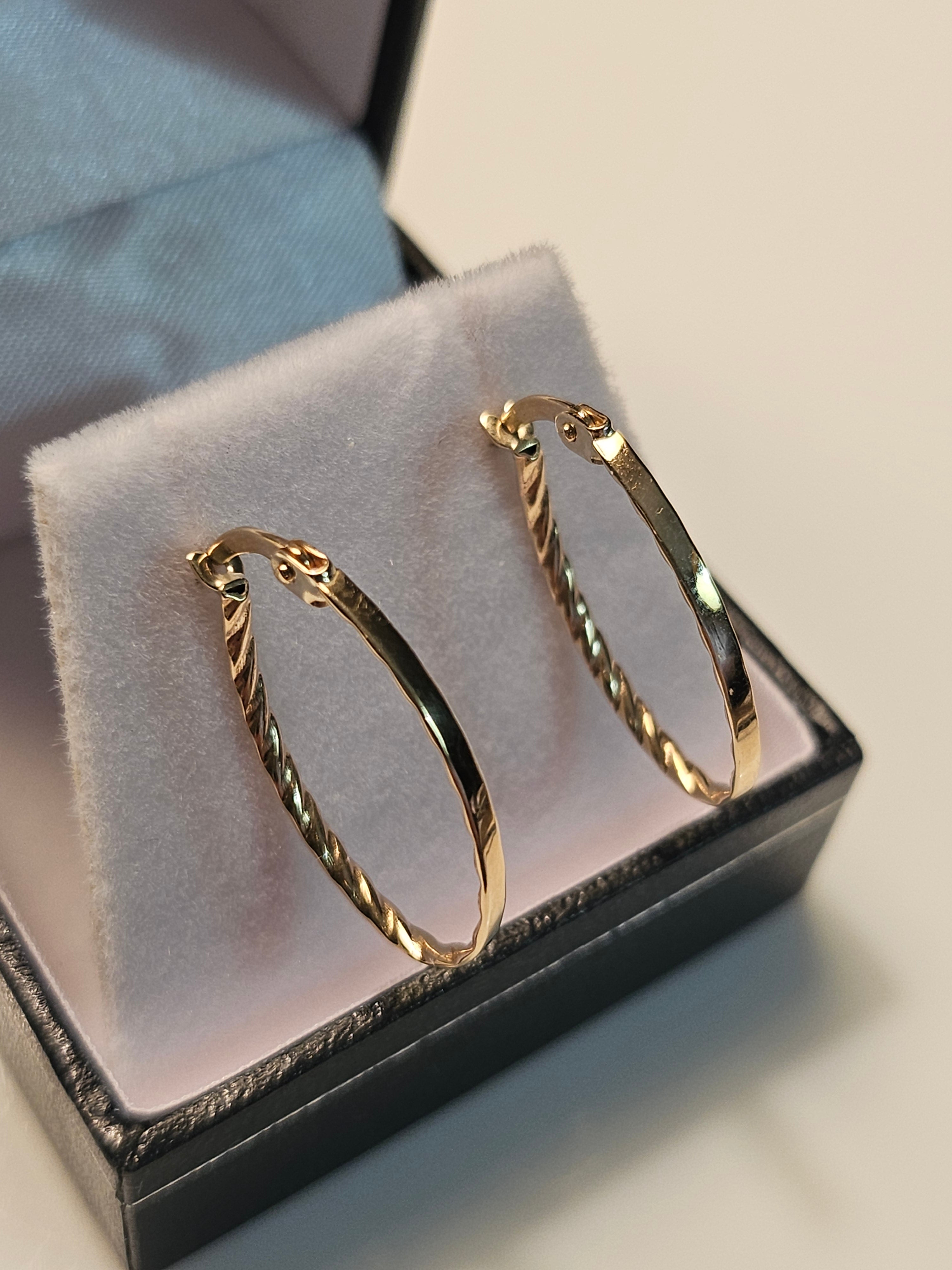 Hoop Earrings - Oval - Yellow Gold 10Kt - 14x21mm - $276