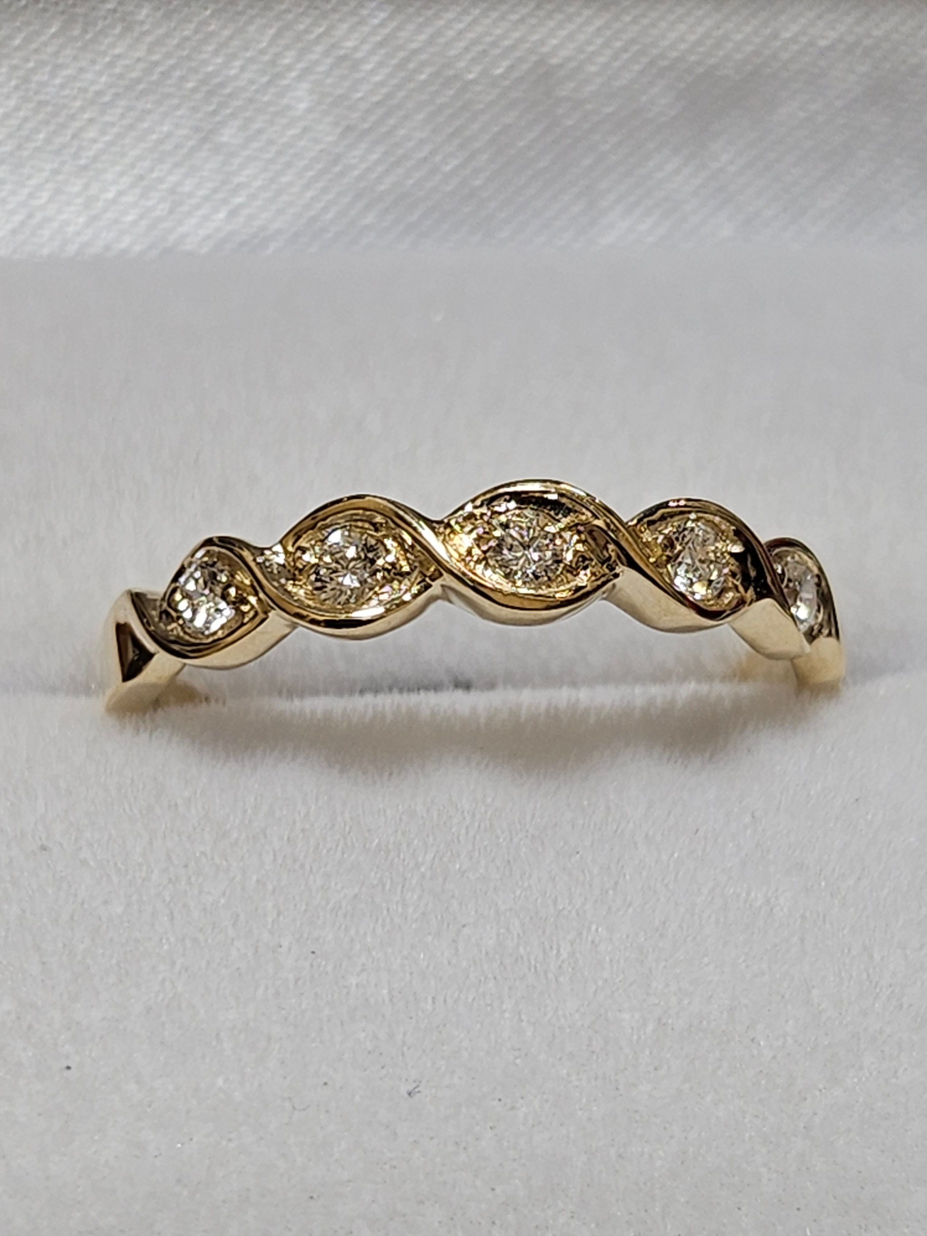 Diamond Ring - Yellow Gold - H1070