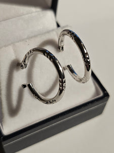 Hoop Earrings - 19mm - White Gold 10Kt - $299