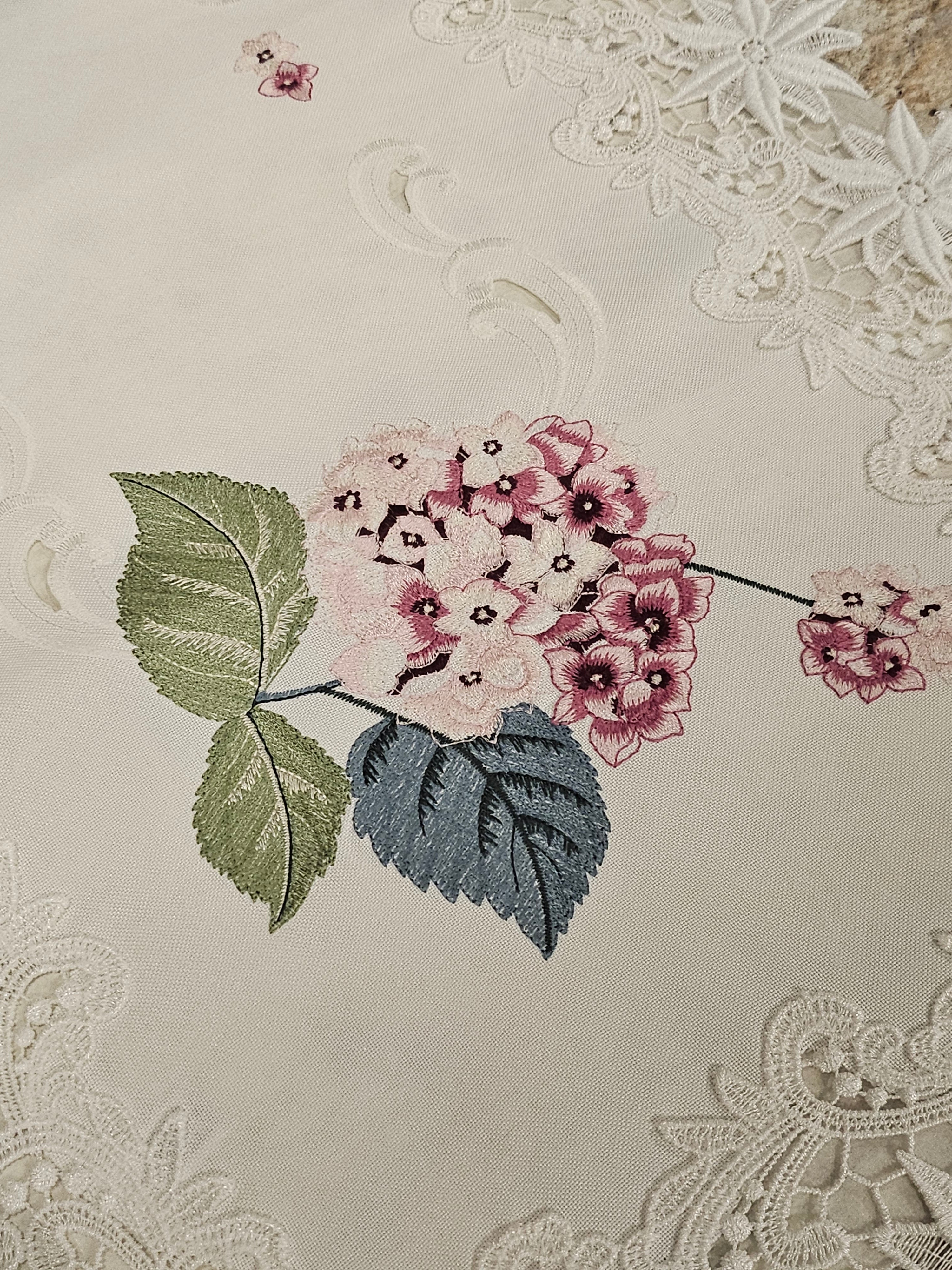 Table Linen - Hydrangea (Pink) - Assorted Sizes - A131