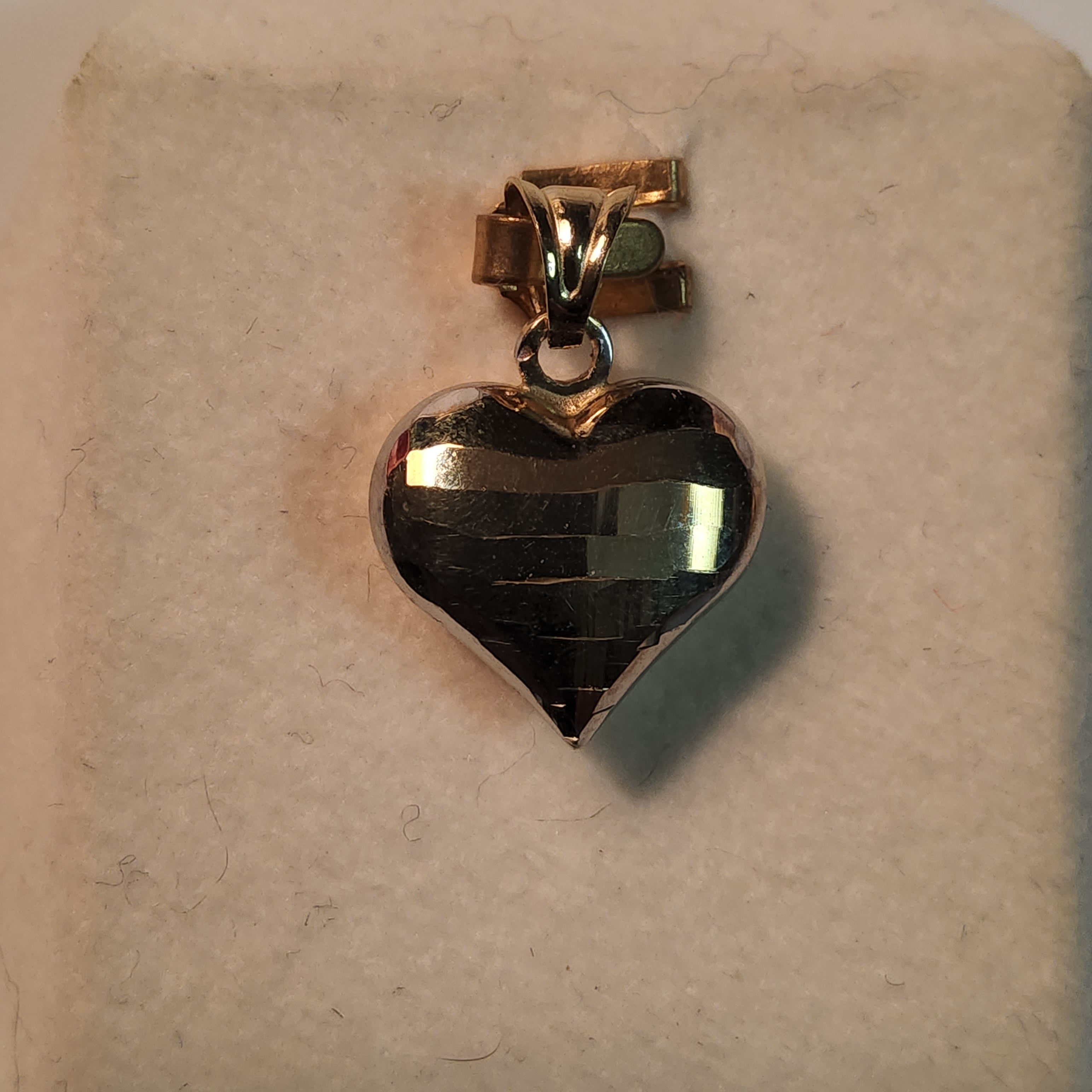 Gold Charm - Heart with faceted design - 2133