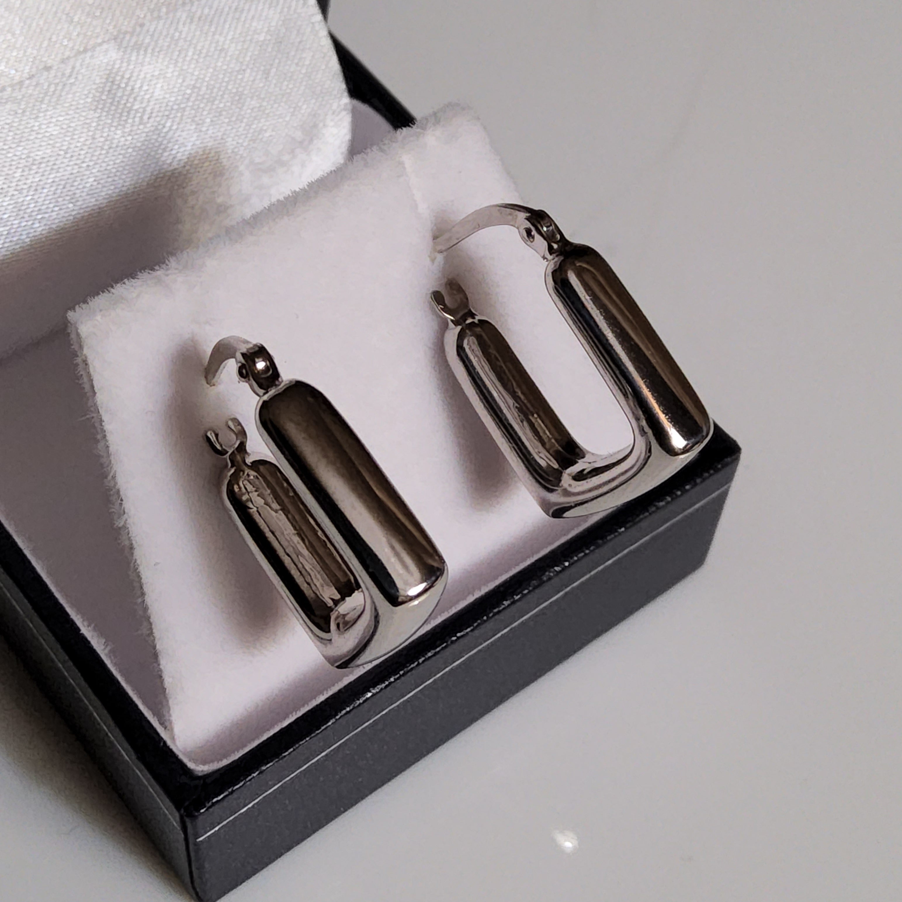 Square Hoop Earrings - 14mm - White Gold 10Kt - $435