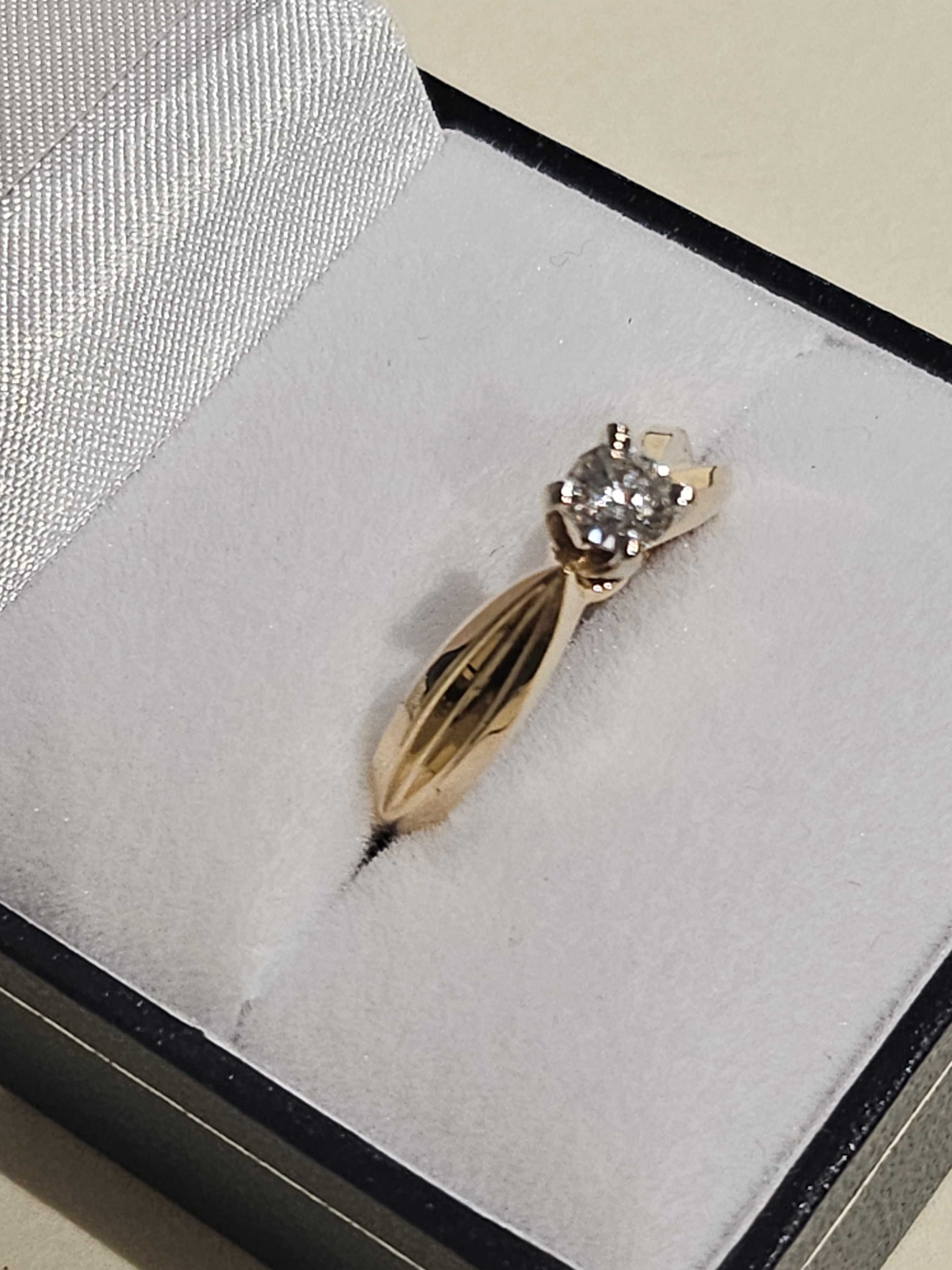 Engagement Ring - Yellow Gold 10Kt - XR7222