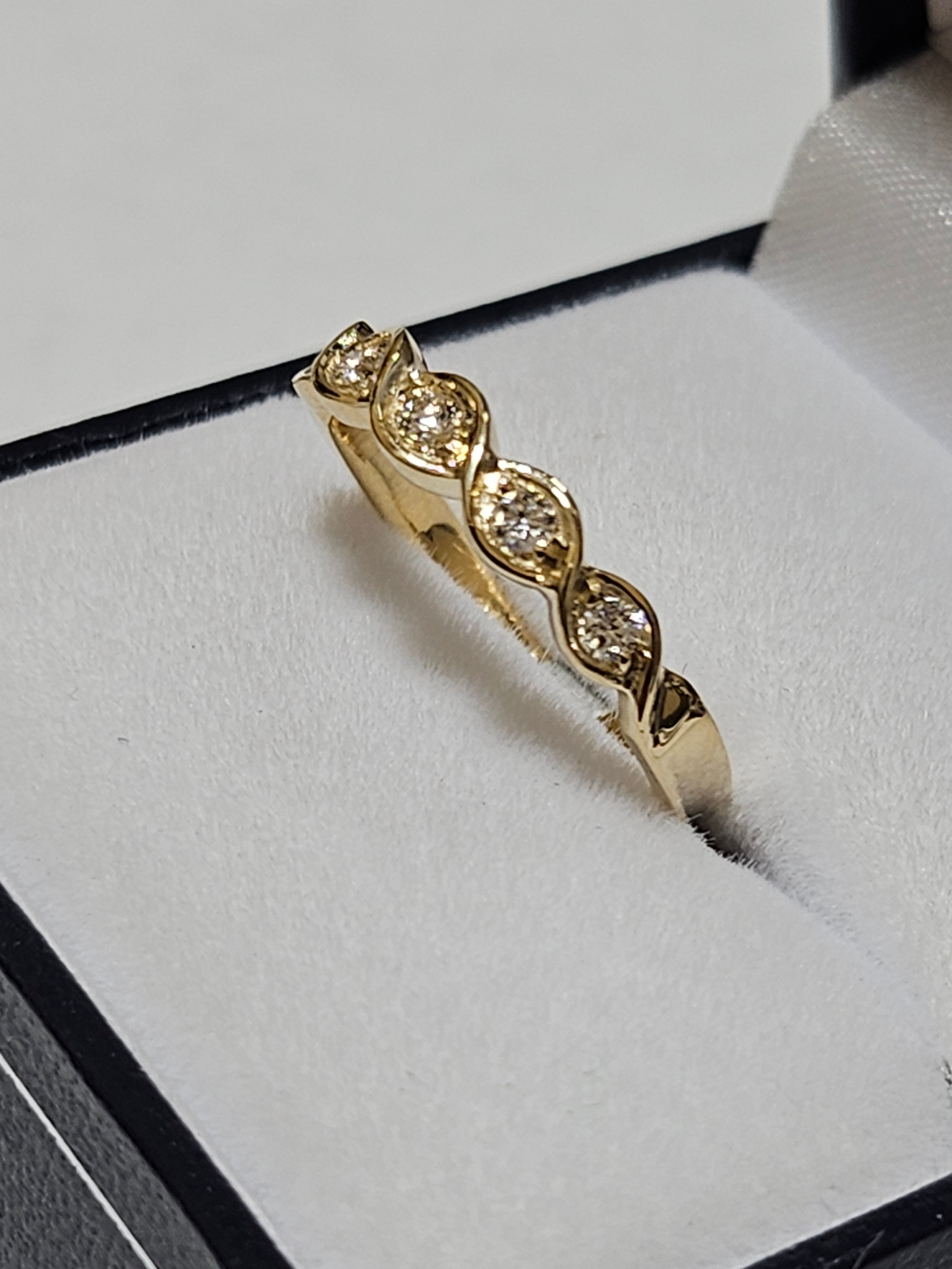 Diamond Ring - Yellow Gold - H1070