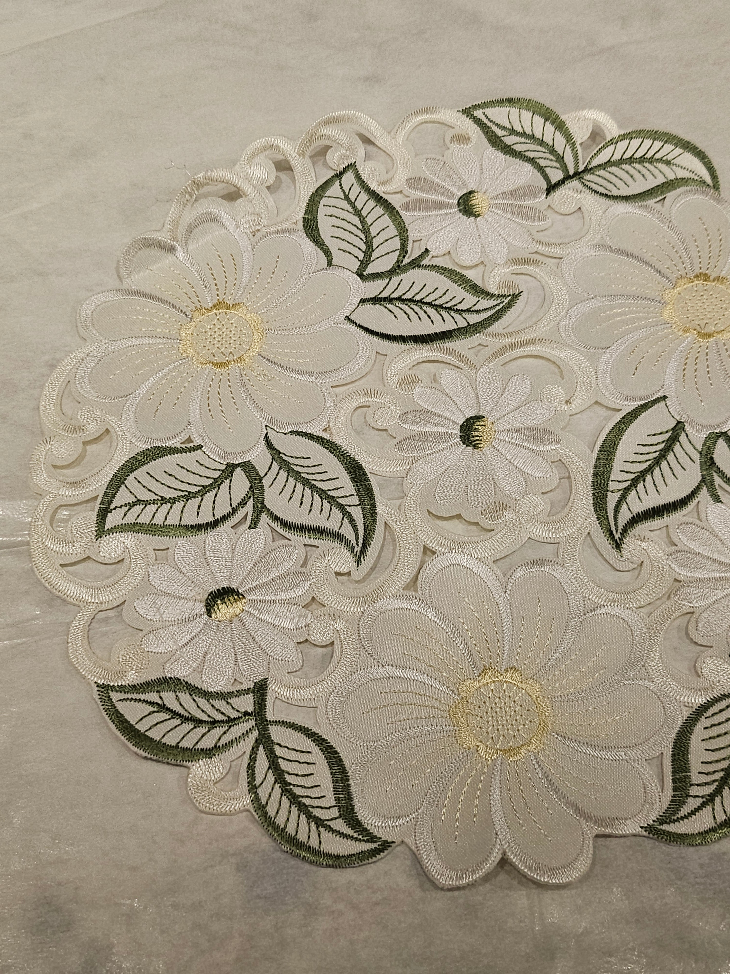 Table Linen - New Daisy - Assorted Sizes - 997