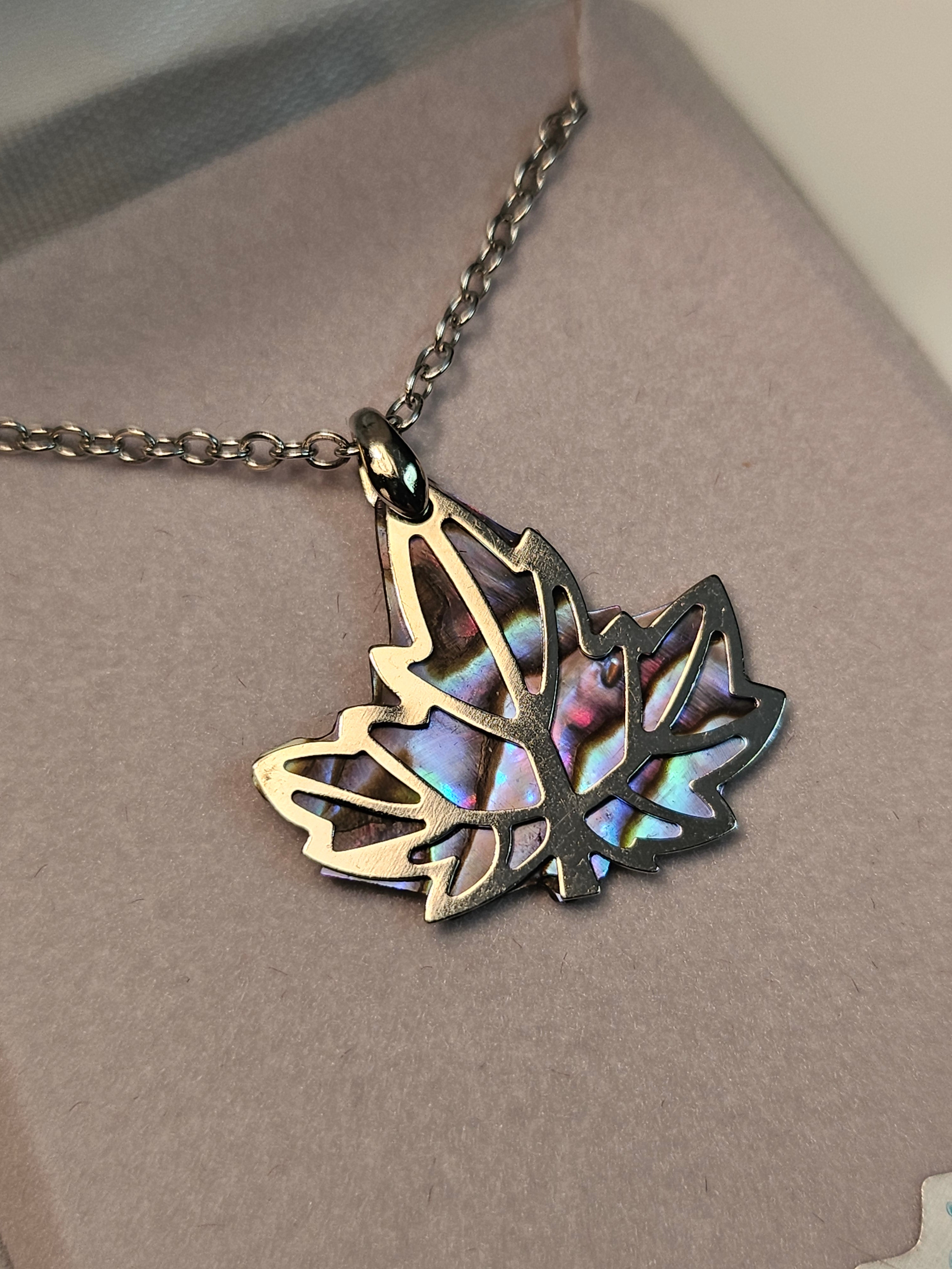 Storrs Necklace - Maple Leaf - Glacier Pearle - 8021125