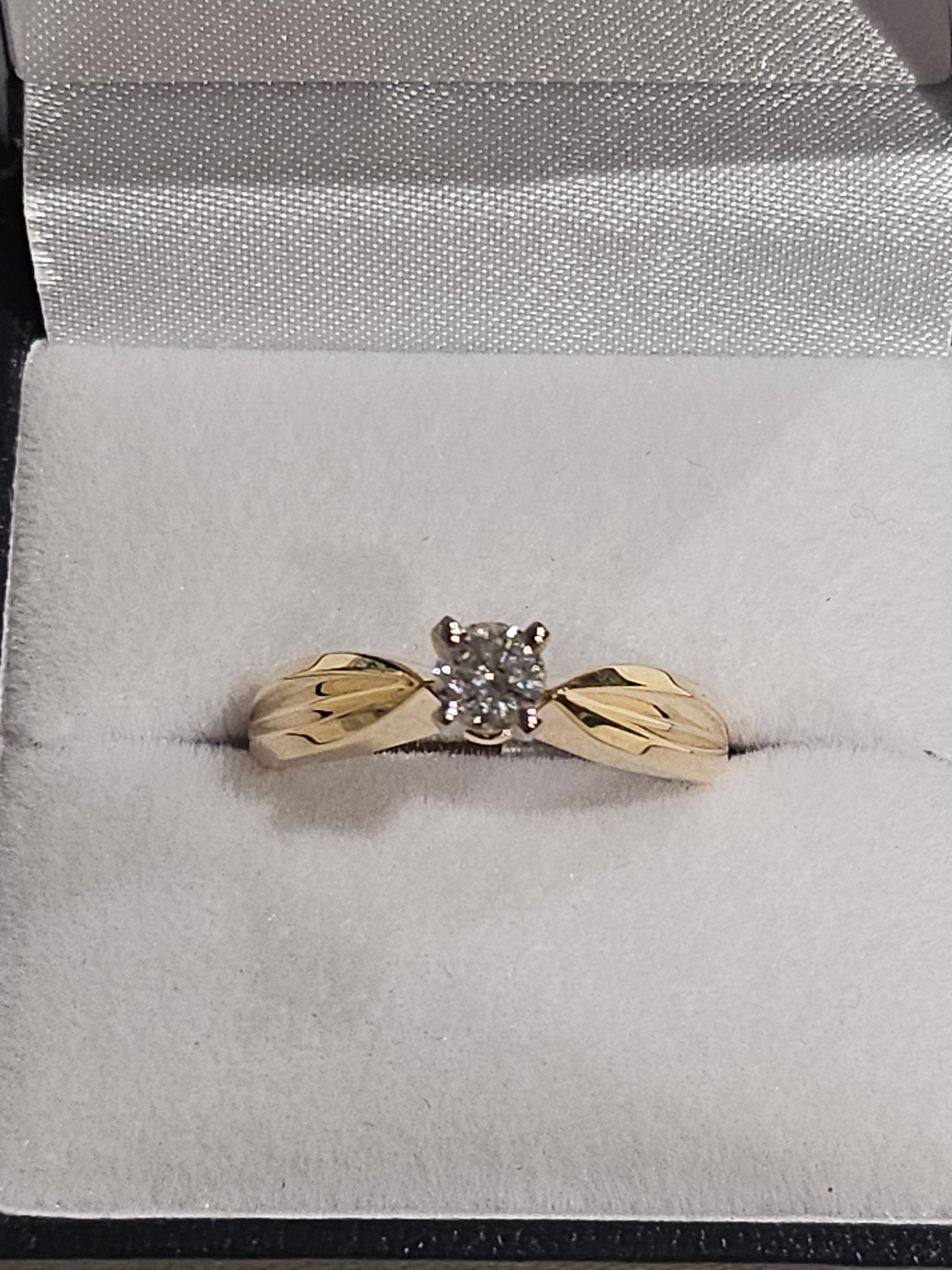 Engagement Ring - Yellow Gold 10Kt - XR7222
