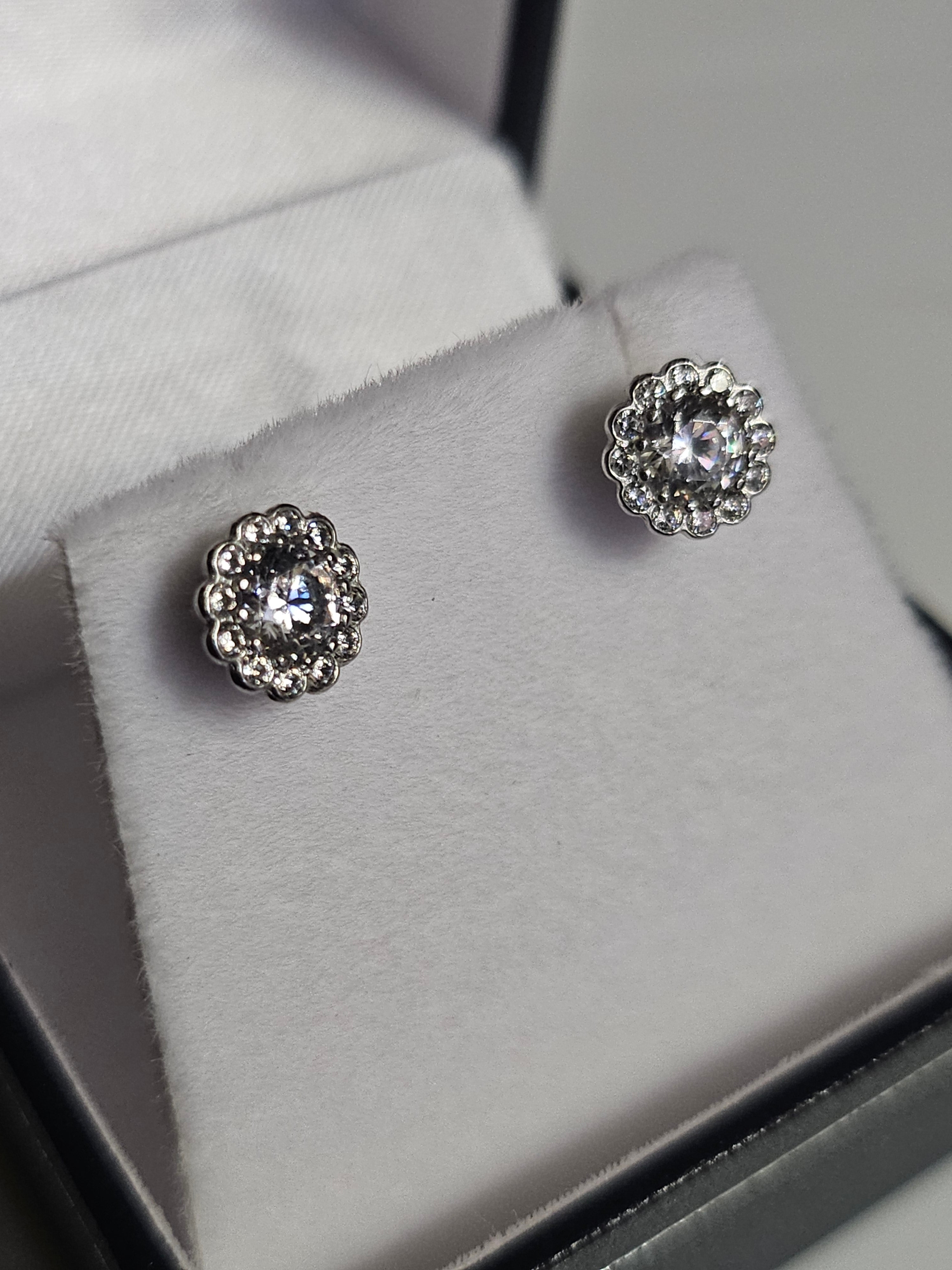 Stud Earrings - White Gold 10Kt - Cluster - $290