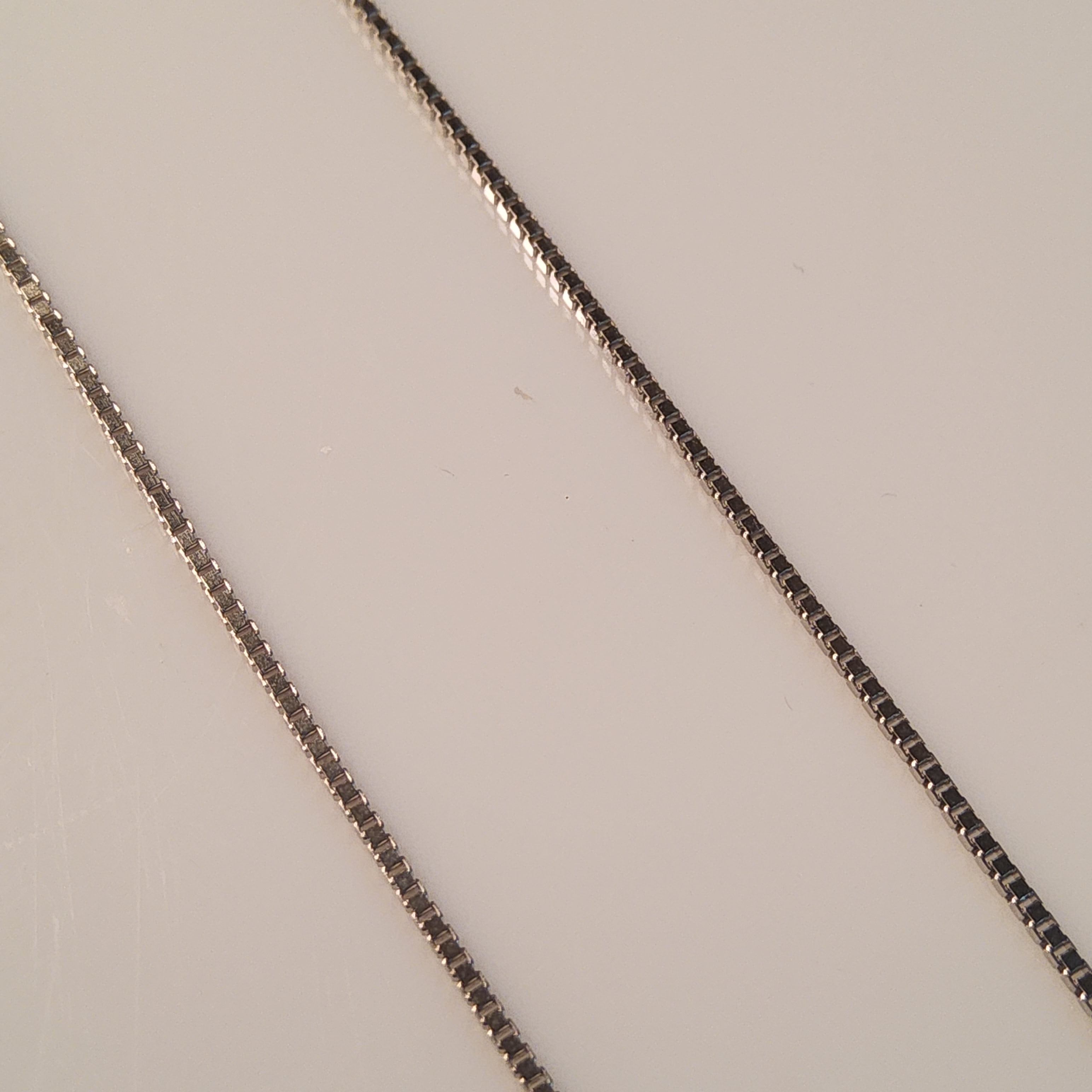 16" 10Kt White Gold Box Style Chain