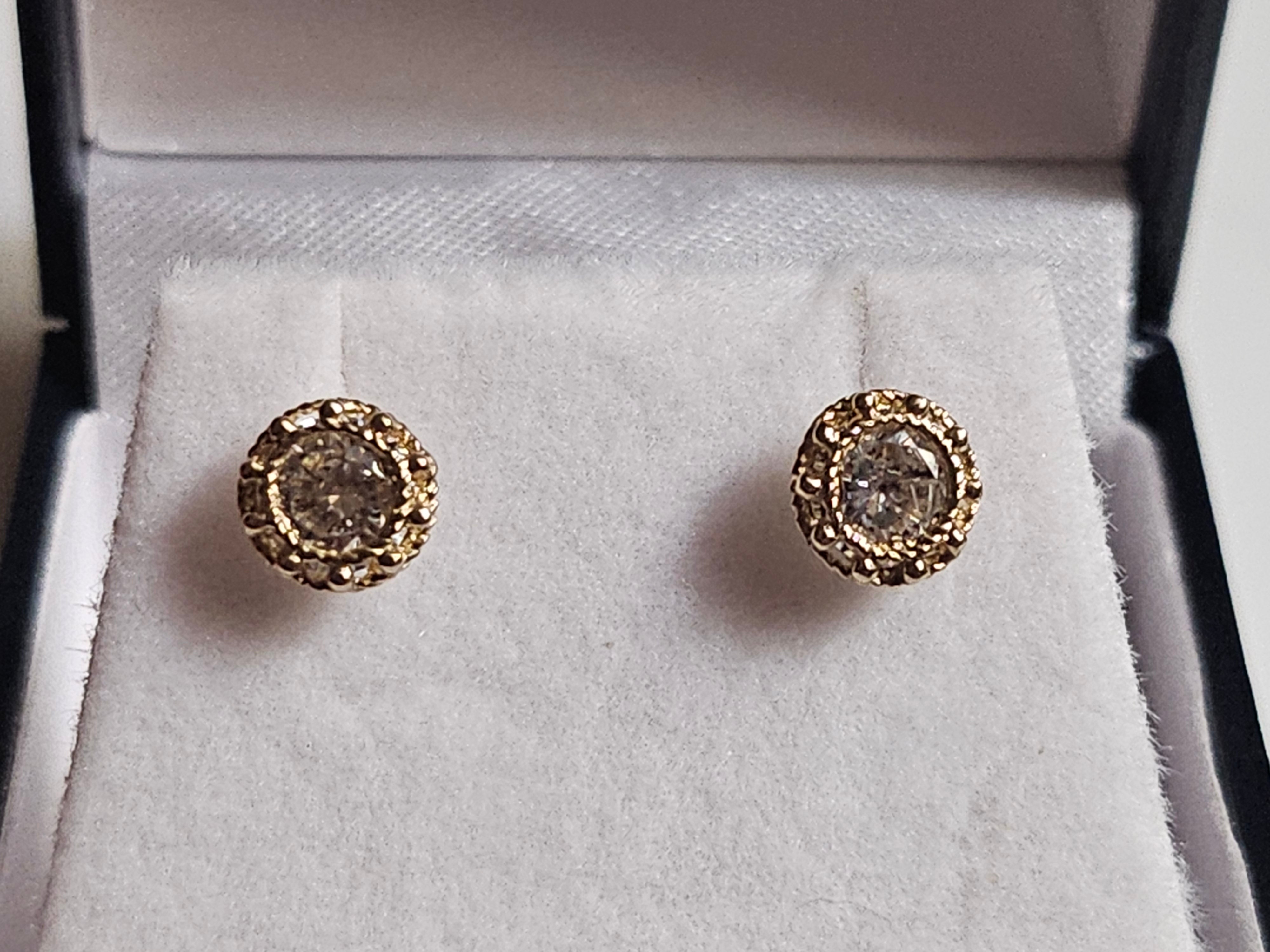 Stud Earrings - Yellow Gold 10Kt - Solitaire - $218