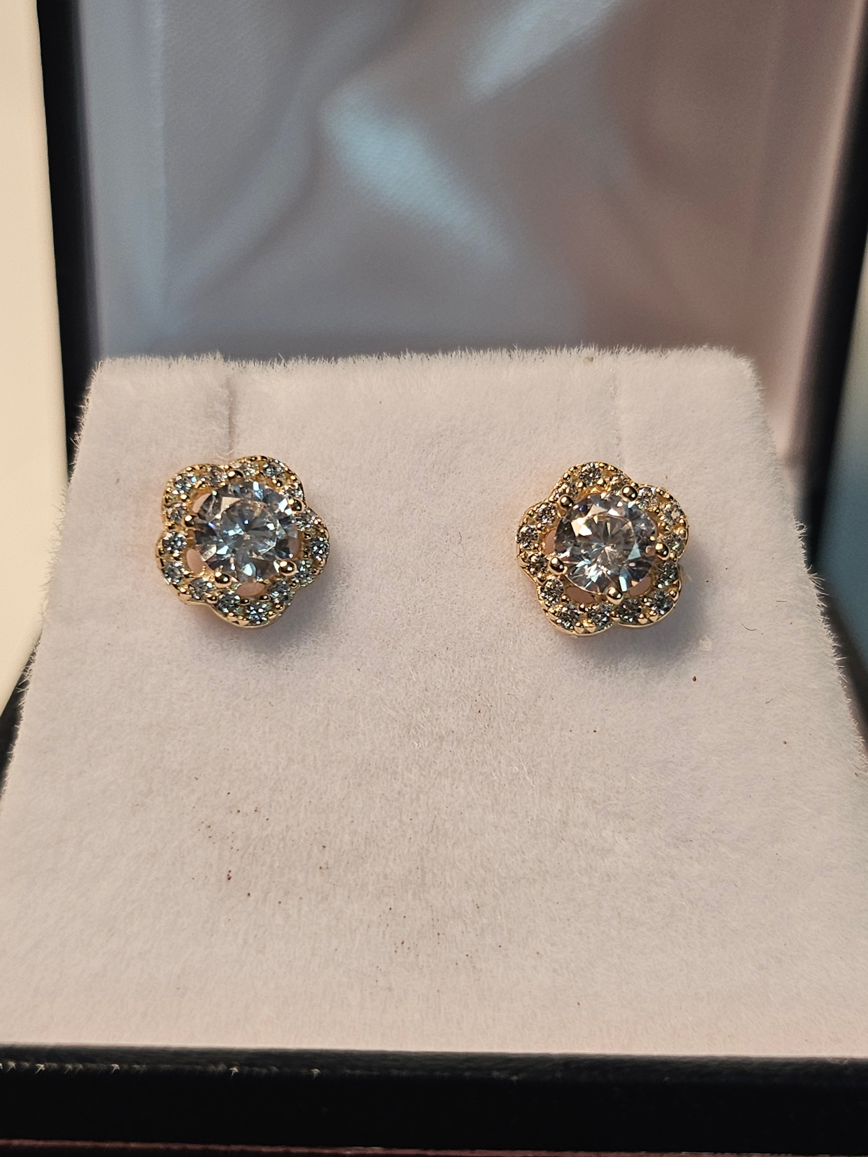 Stud Earrings - Yellow Gold 10Kt - Floral Design - $314