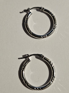 Hoop Earrings - 19mm - White Gold 10Kt - $299