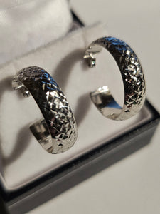 Hoop Earrings - 18mm - White Gold 10Kt - $345