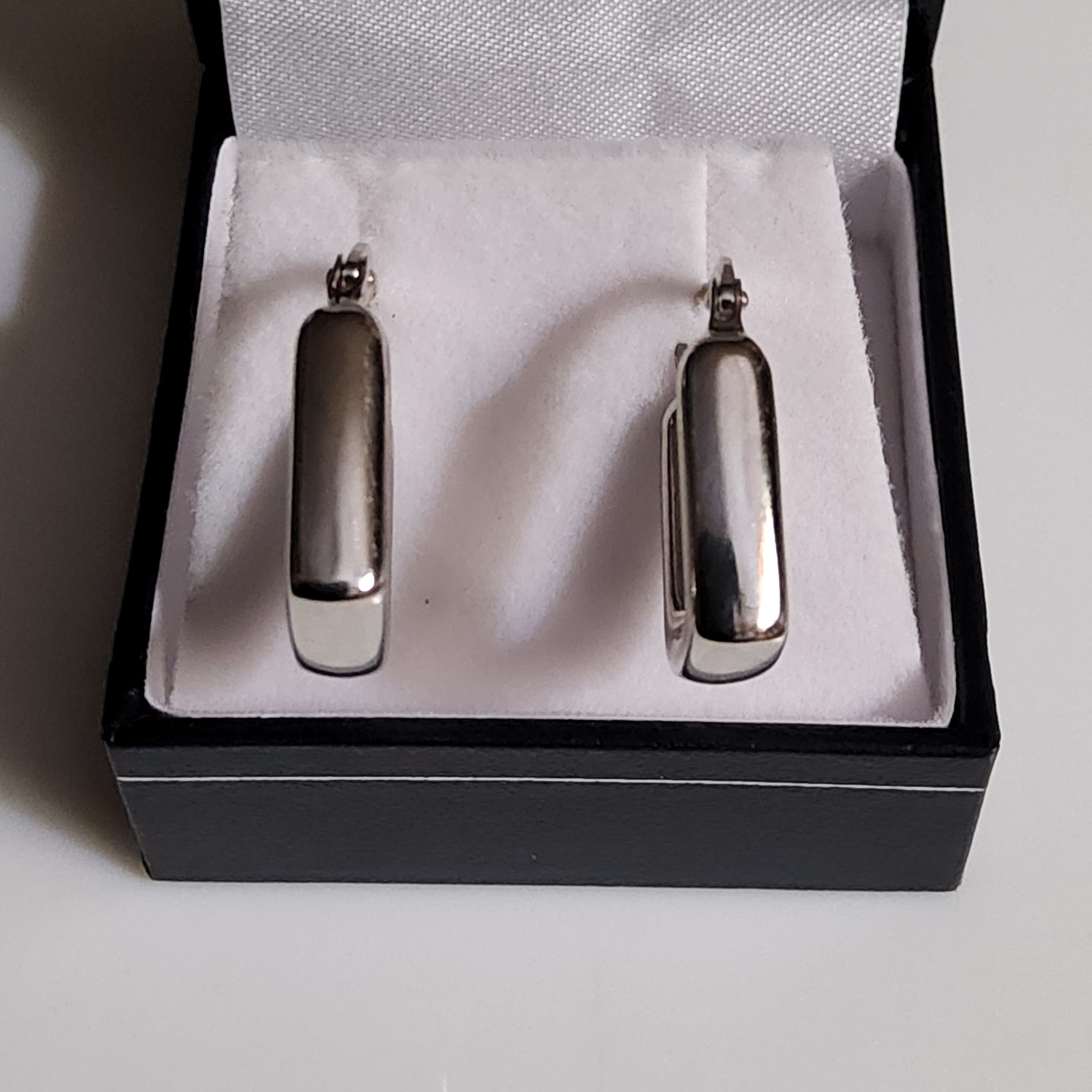 Square Hoop Earrings - 14mm - White Gold 10Kt - $435