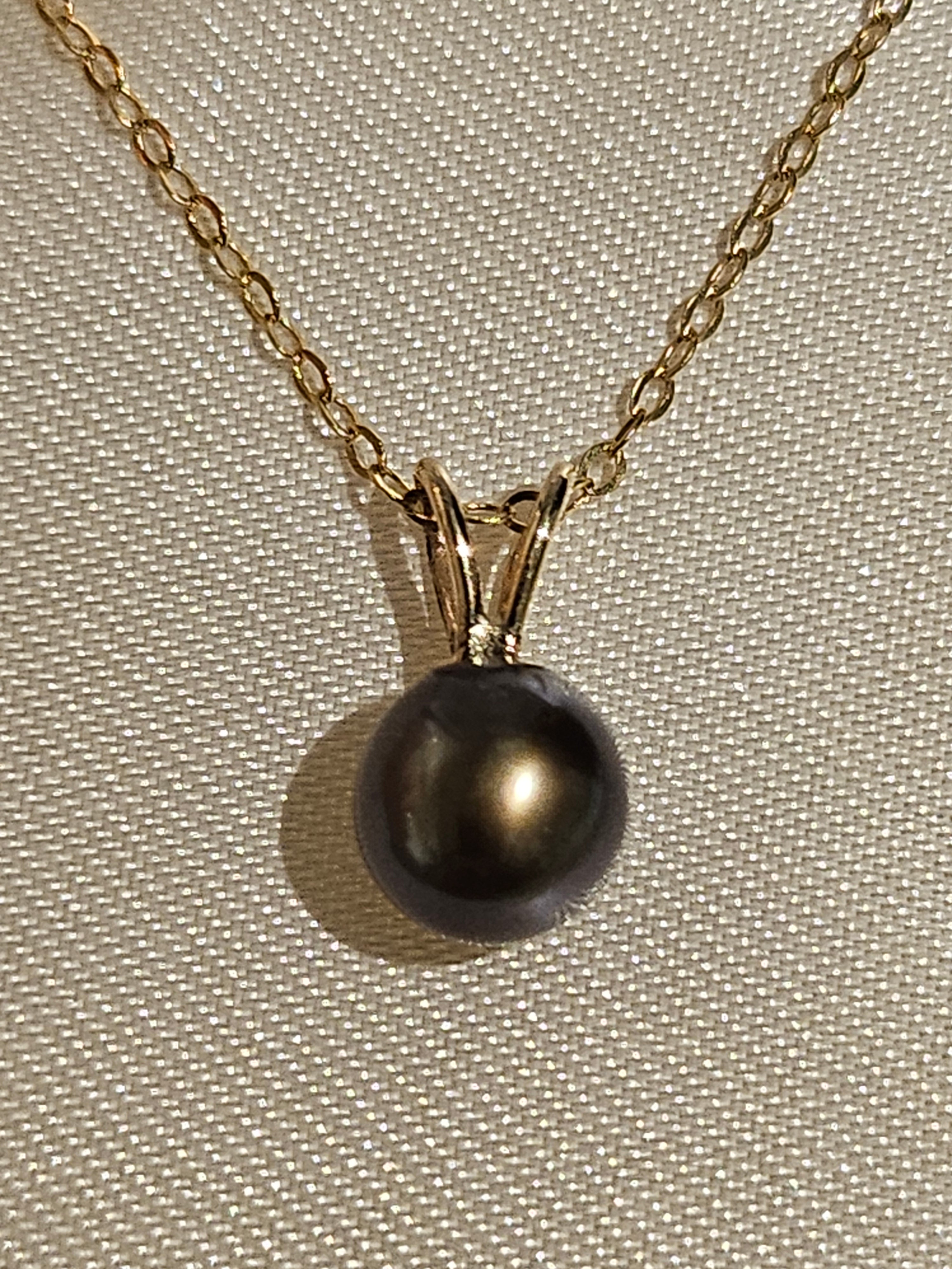 Cultured Black Pearl Pendant - LB207