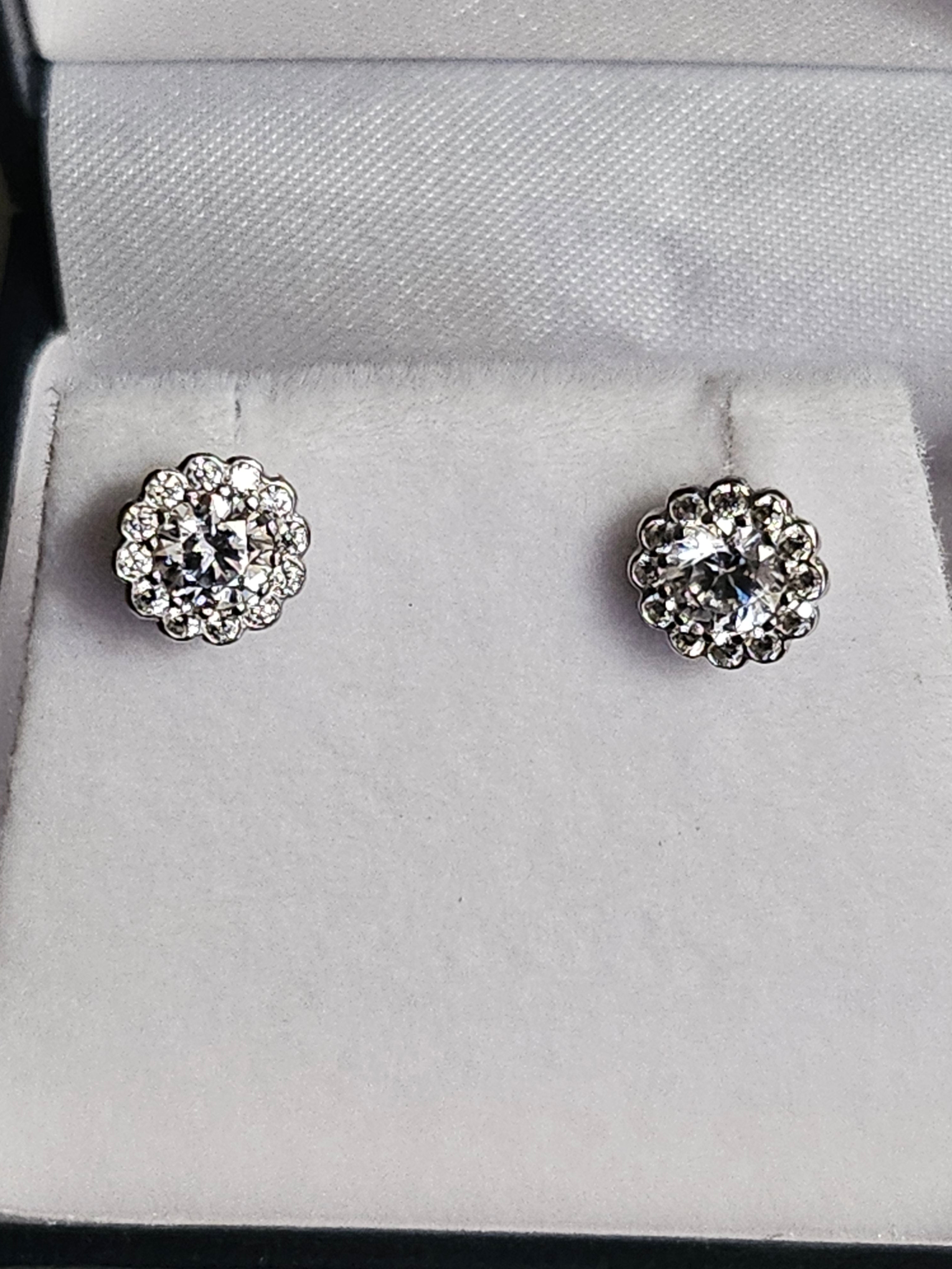 Stud Earrings - White Gold 10Kt - Cluster - $290