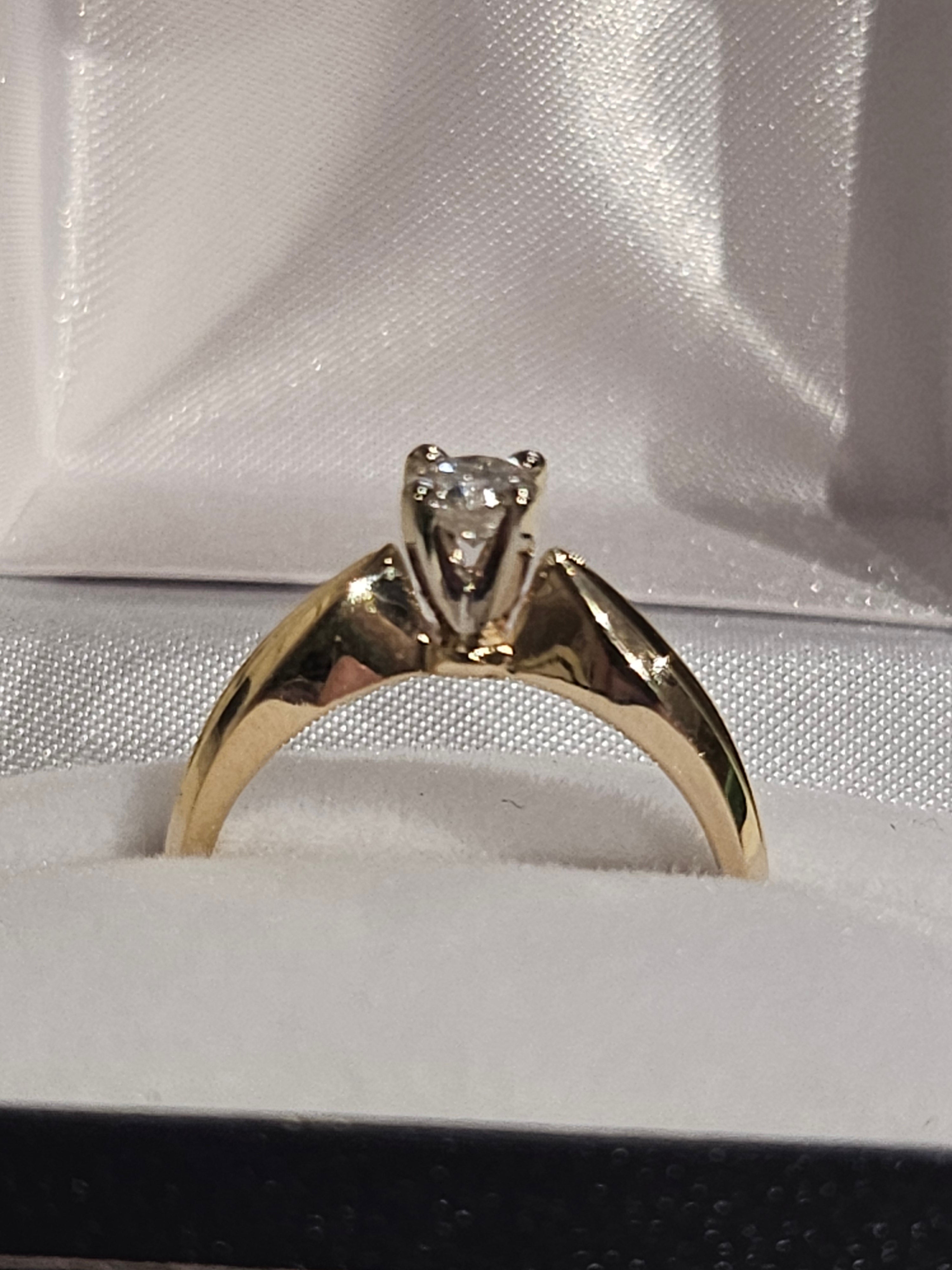 Engagement Ring - Yellow Gold 10Kt - XR7222