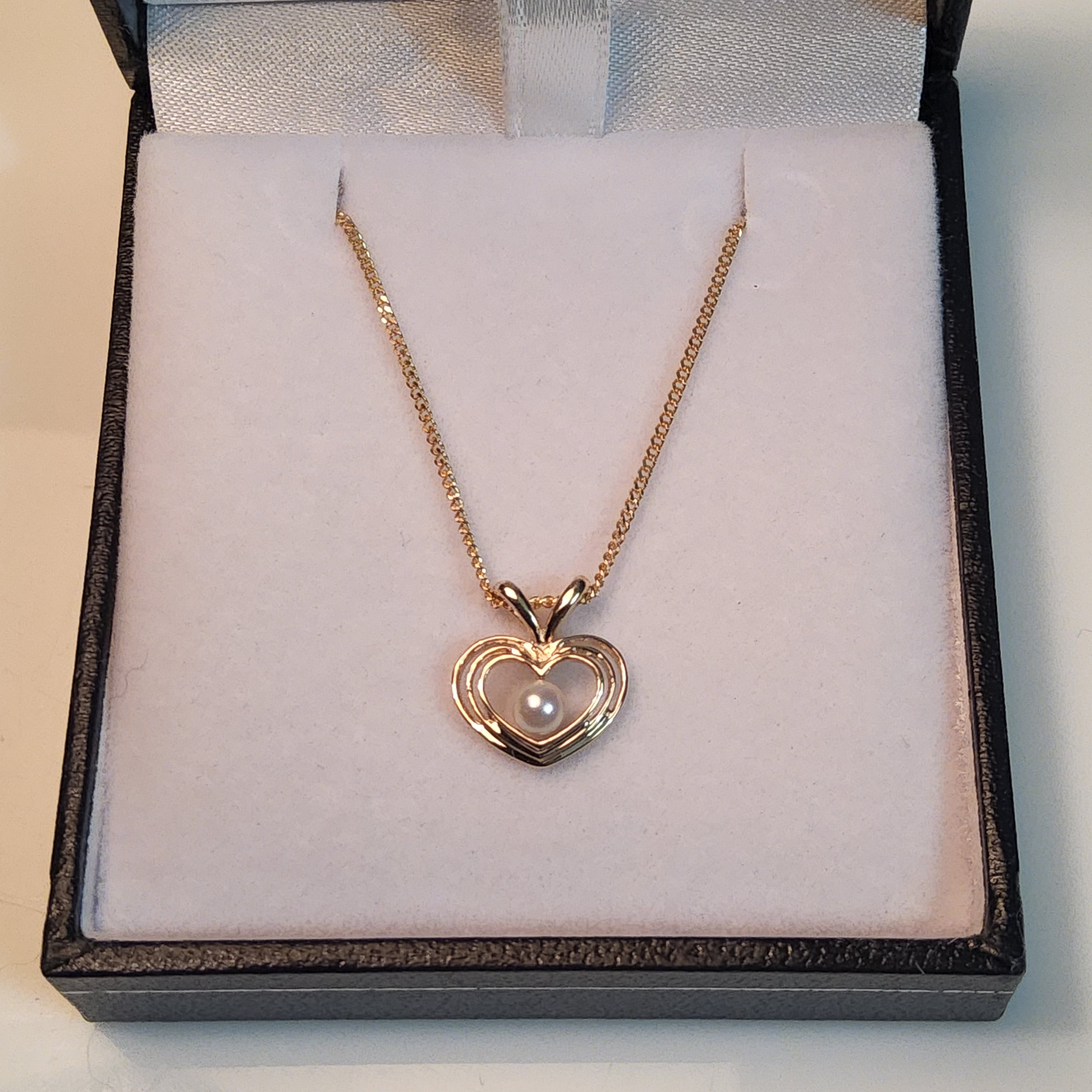 Pearl Pendant - Nested Hearts