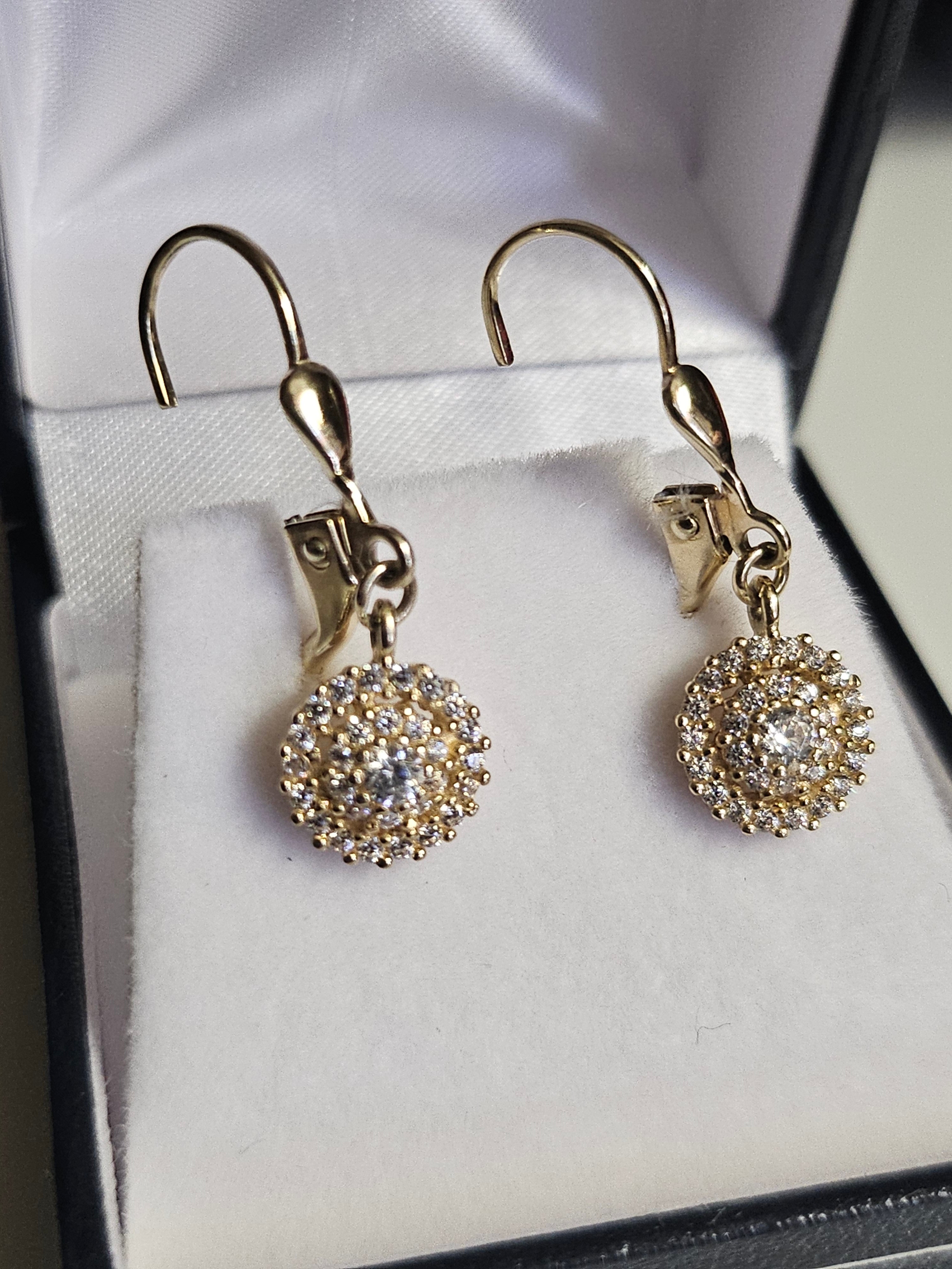 Leverback Earrings - Yellow Gold 10Kt - Cluster - $580