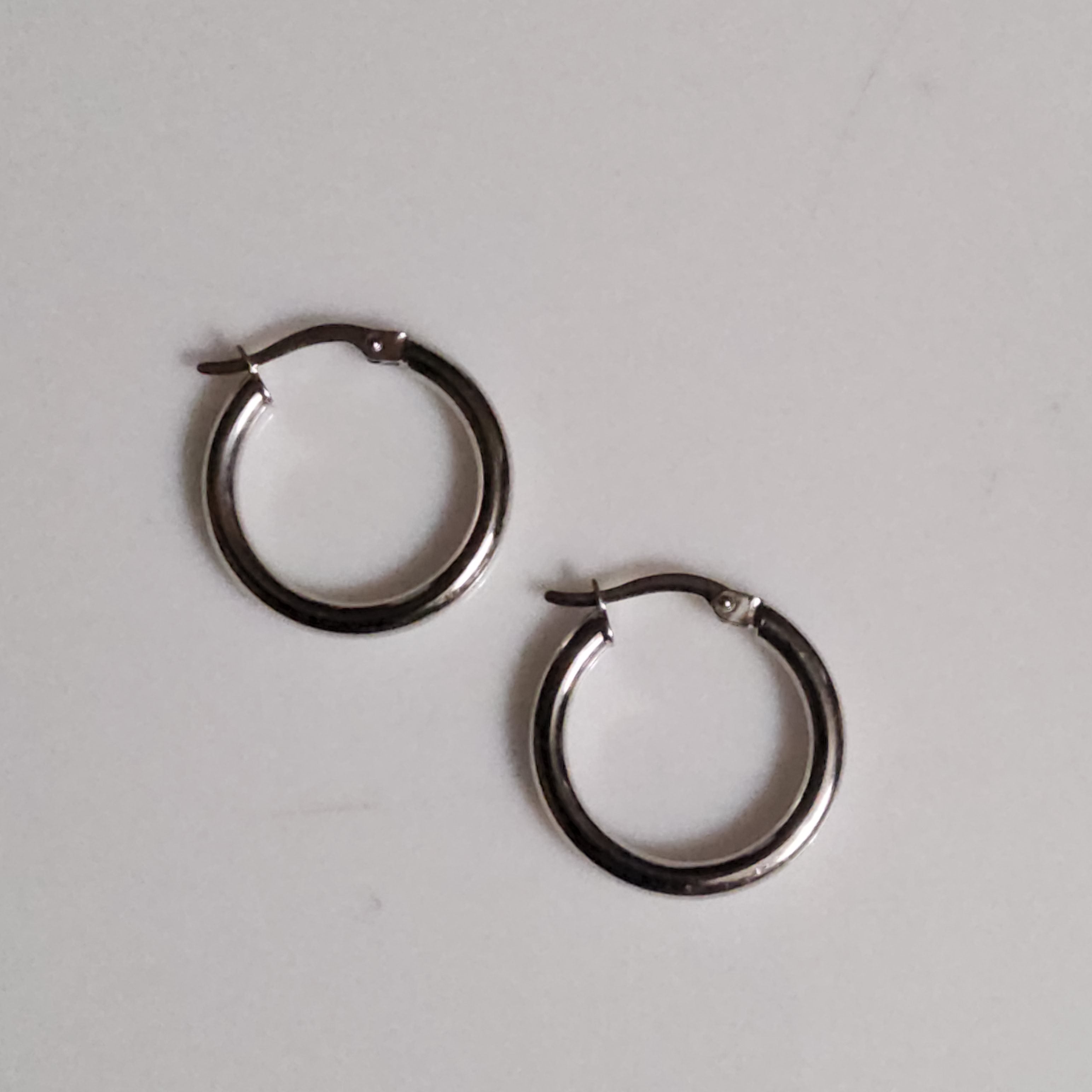 Hoop Earrings - 19mm - White Gold 10Kt - $314