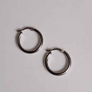 Hoop Earrings - 19mm - White Gold 10Kt - $314