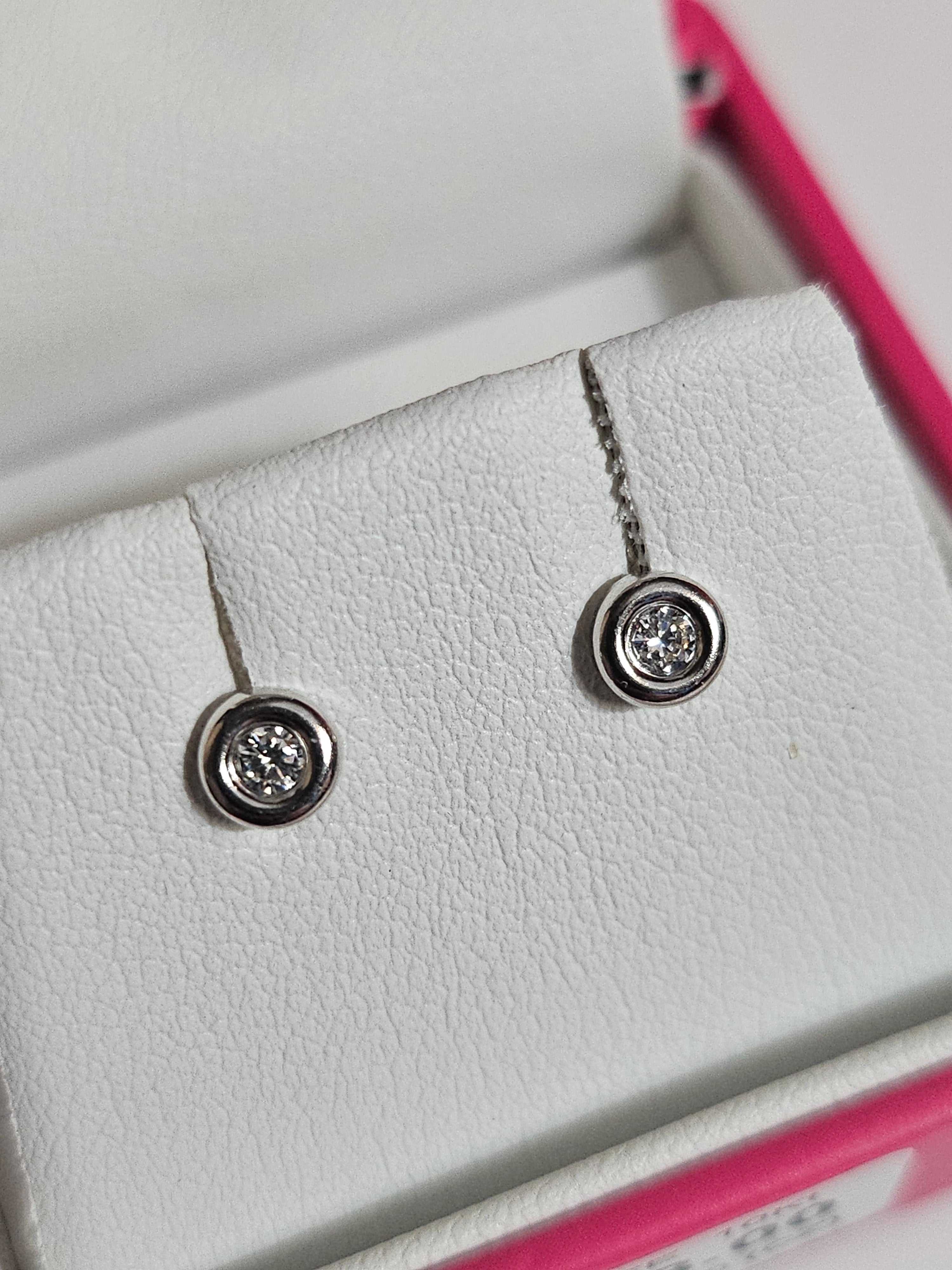 Children's 10kt Earrings - Circle Shape - Screw Backs - JL-02-10