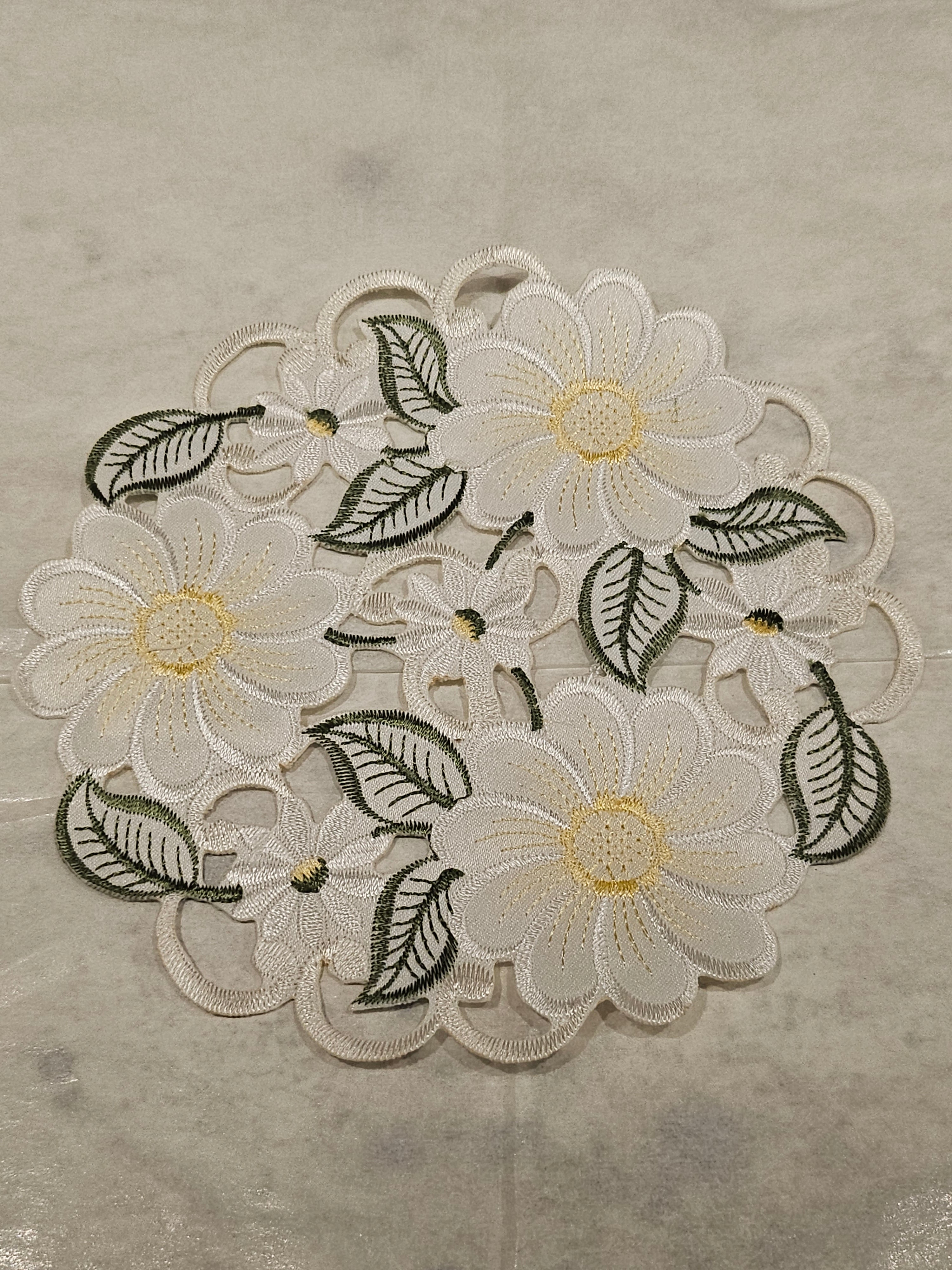 Table Linen - New Daisy - Assorted Sizes - 997