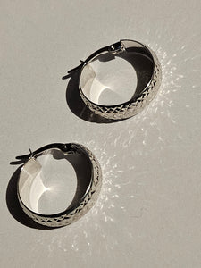 Hoop Earrings - 18mm - White Gold 10Kt - $345