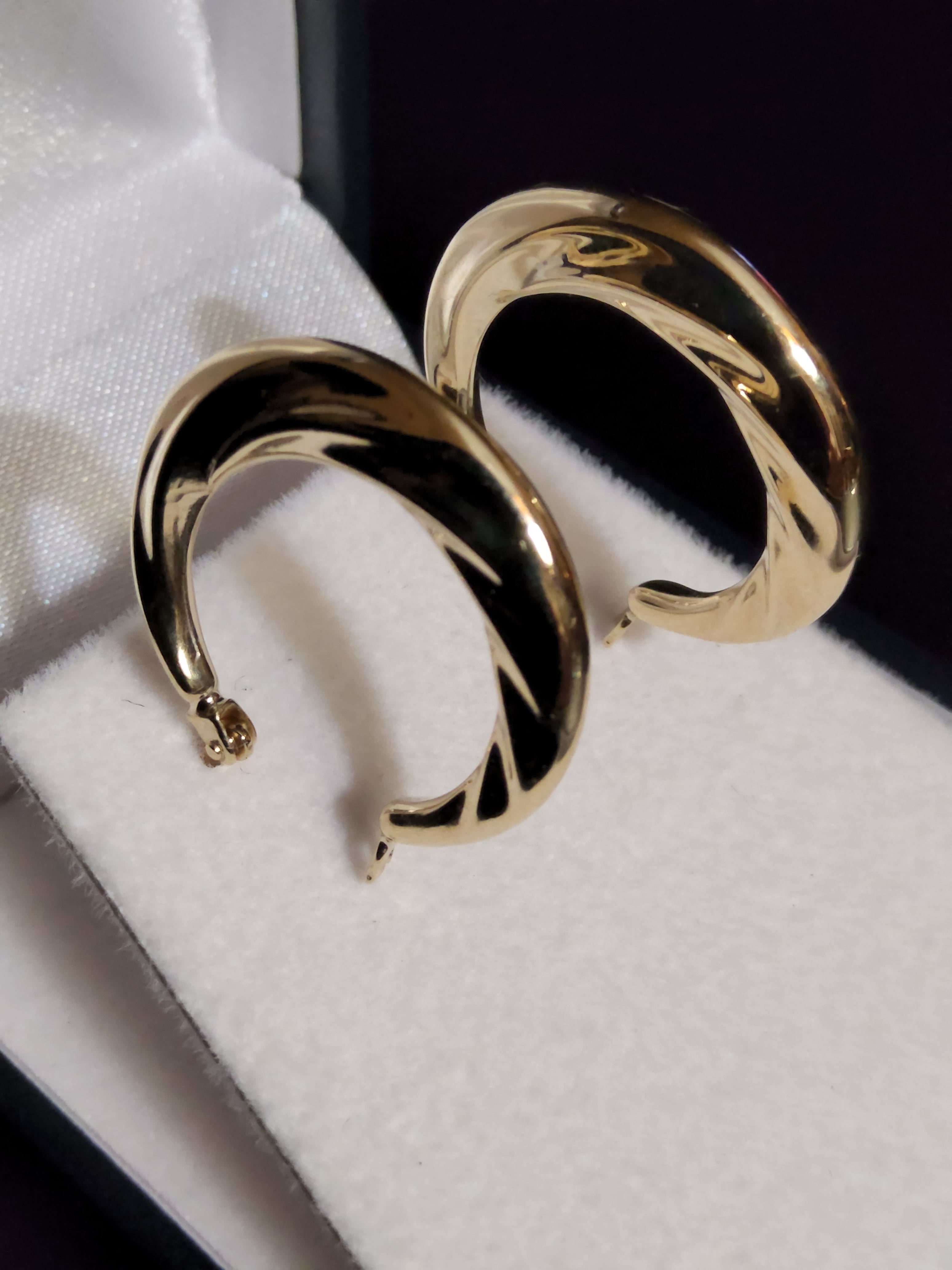 Gold Hoop Earrings 22mm