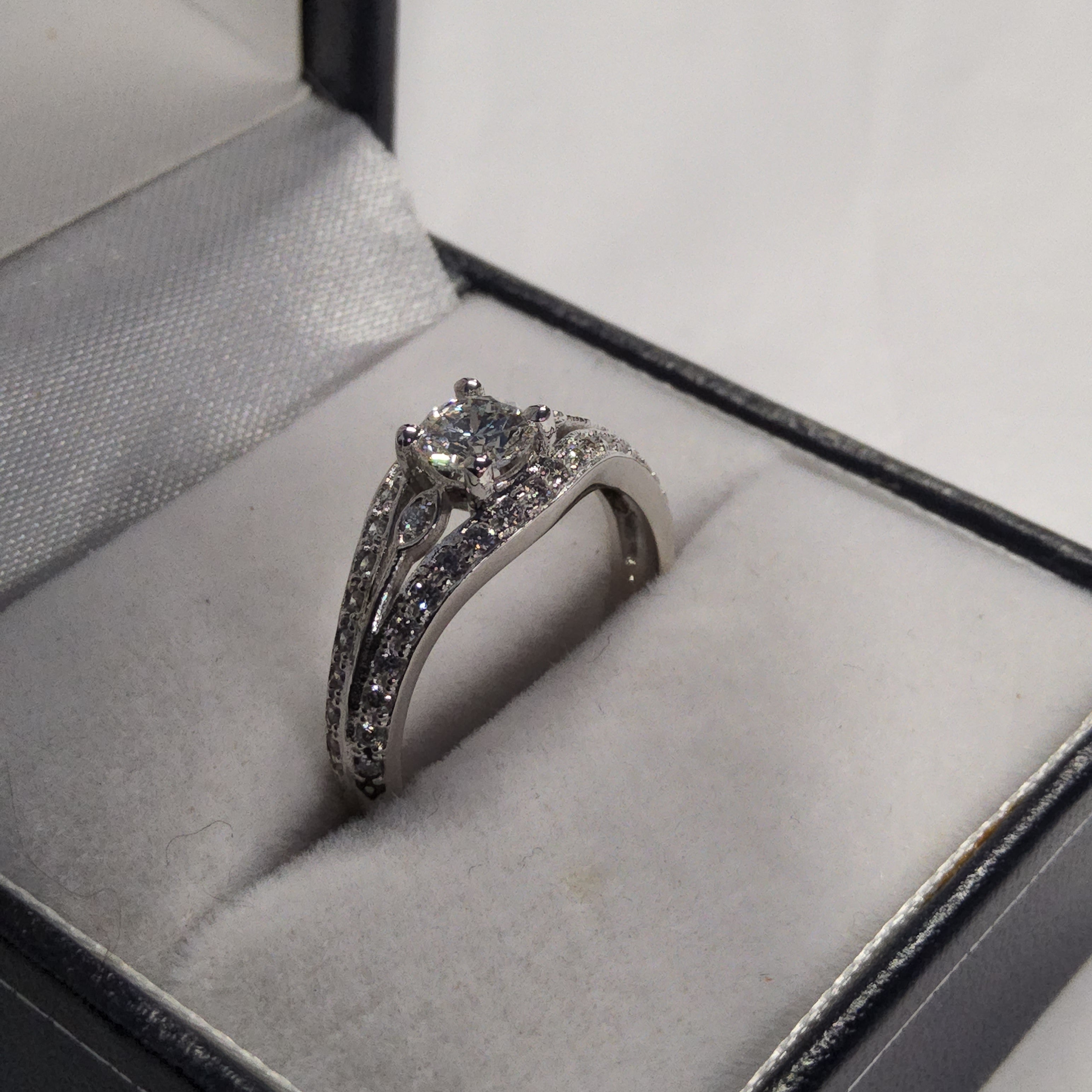 Diamond Engagement Ring - Canadian Diamond