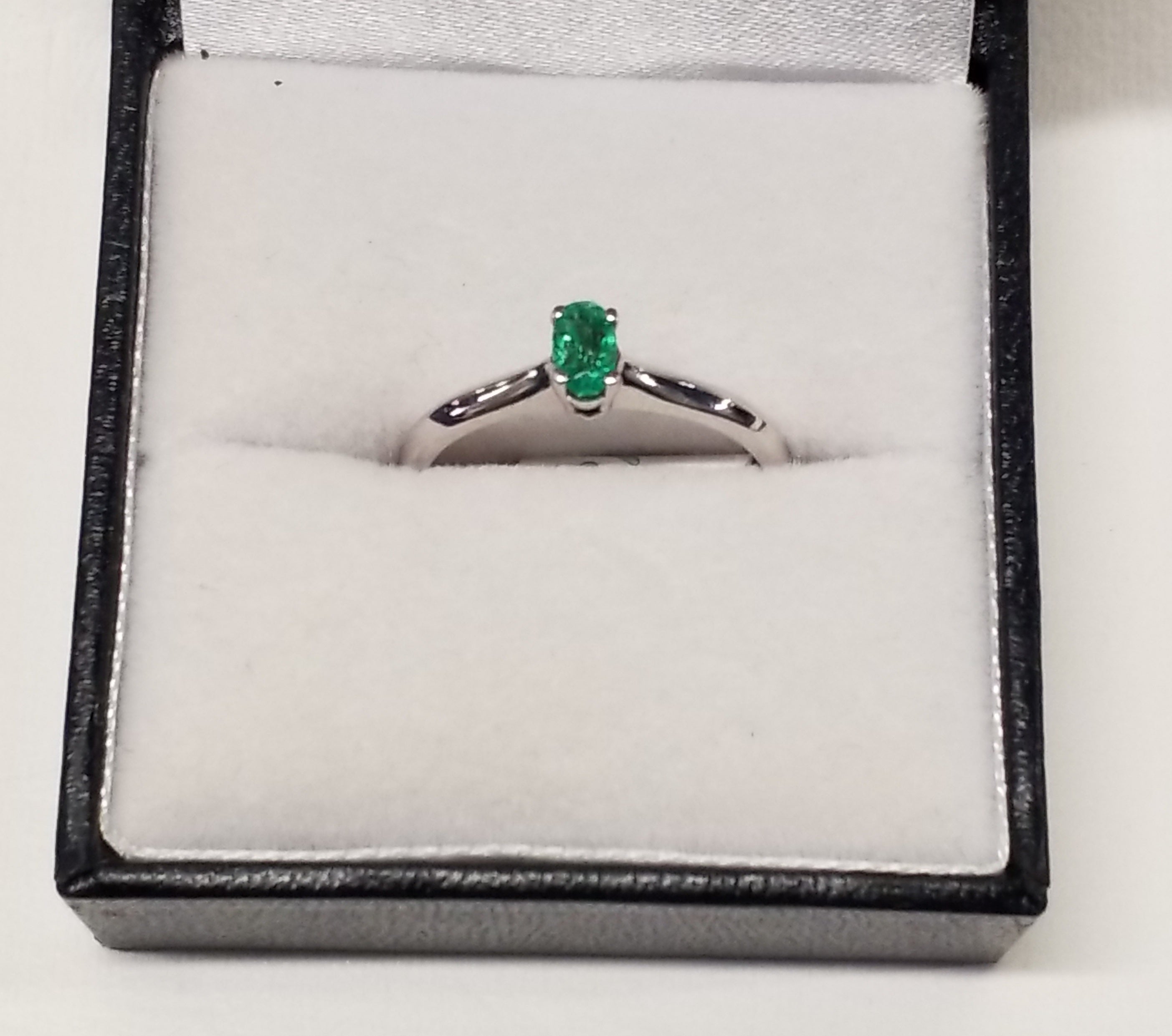 Oval Cut Emerald Ring